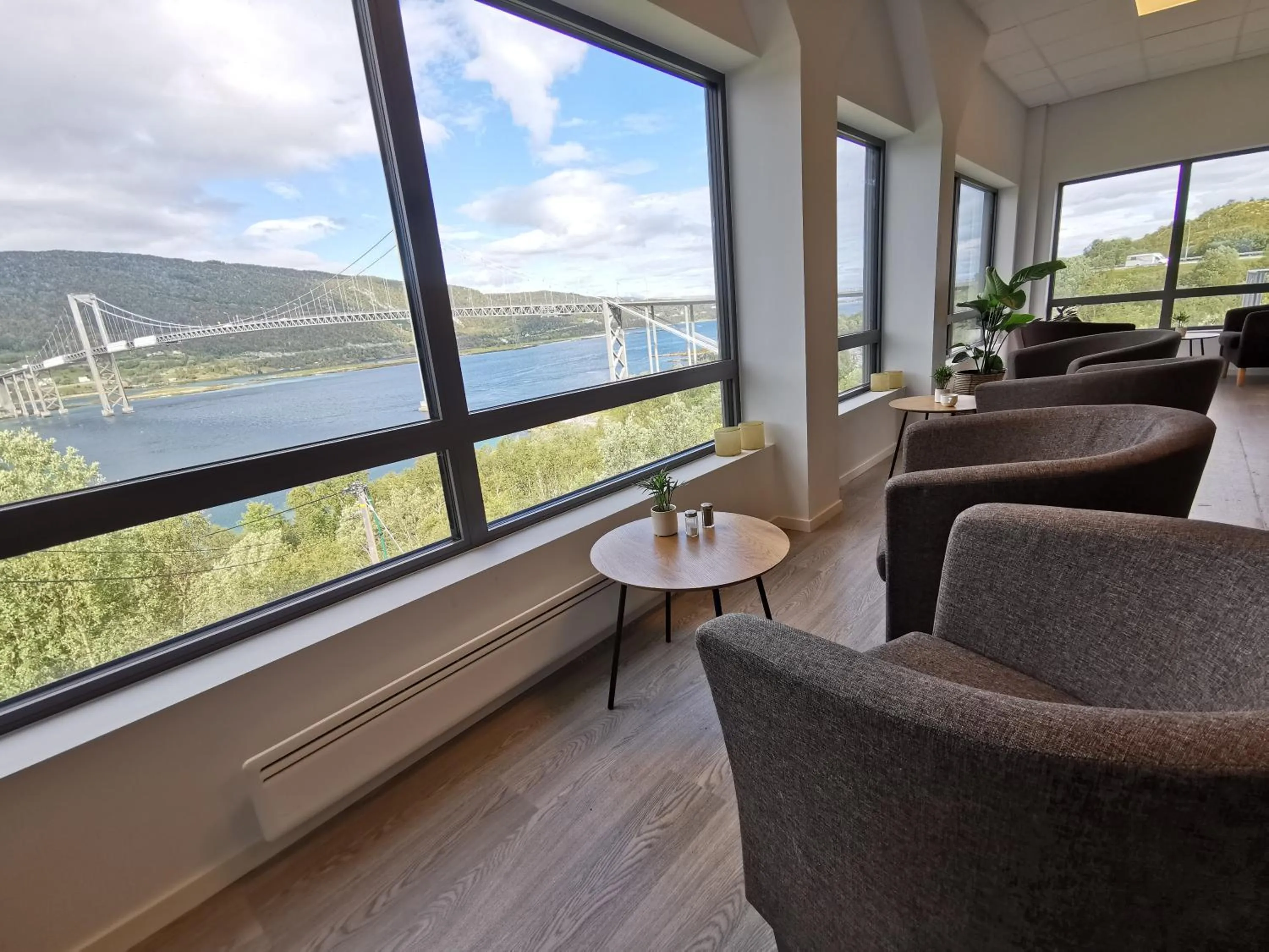 Dining area in Tjeldsundbrua Hotel