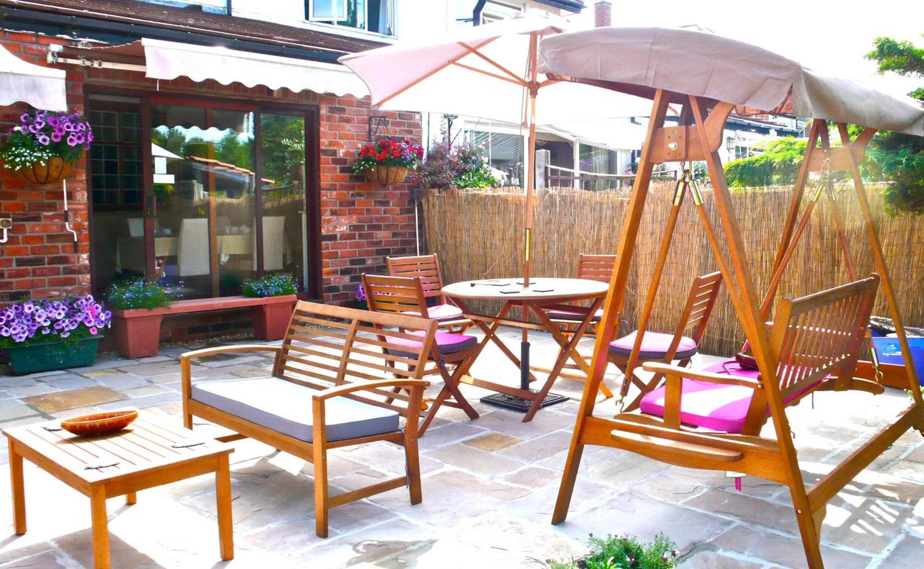 Patio in Acorn Guest House in Hull