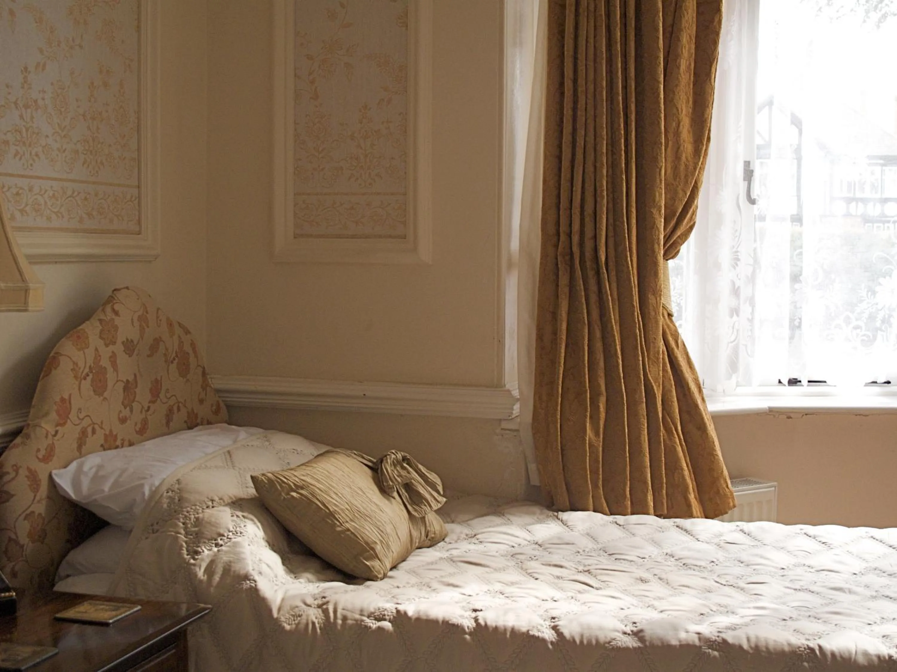 Bed in Acorn Guest House in Hull