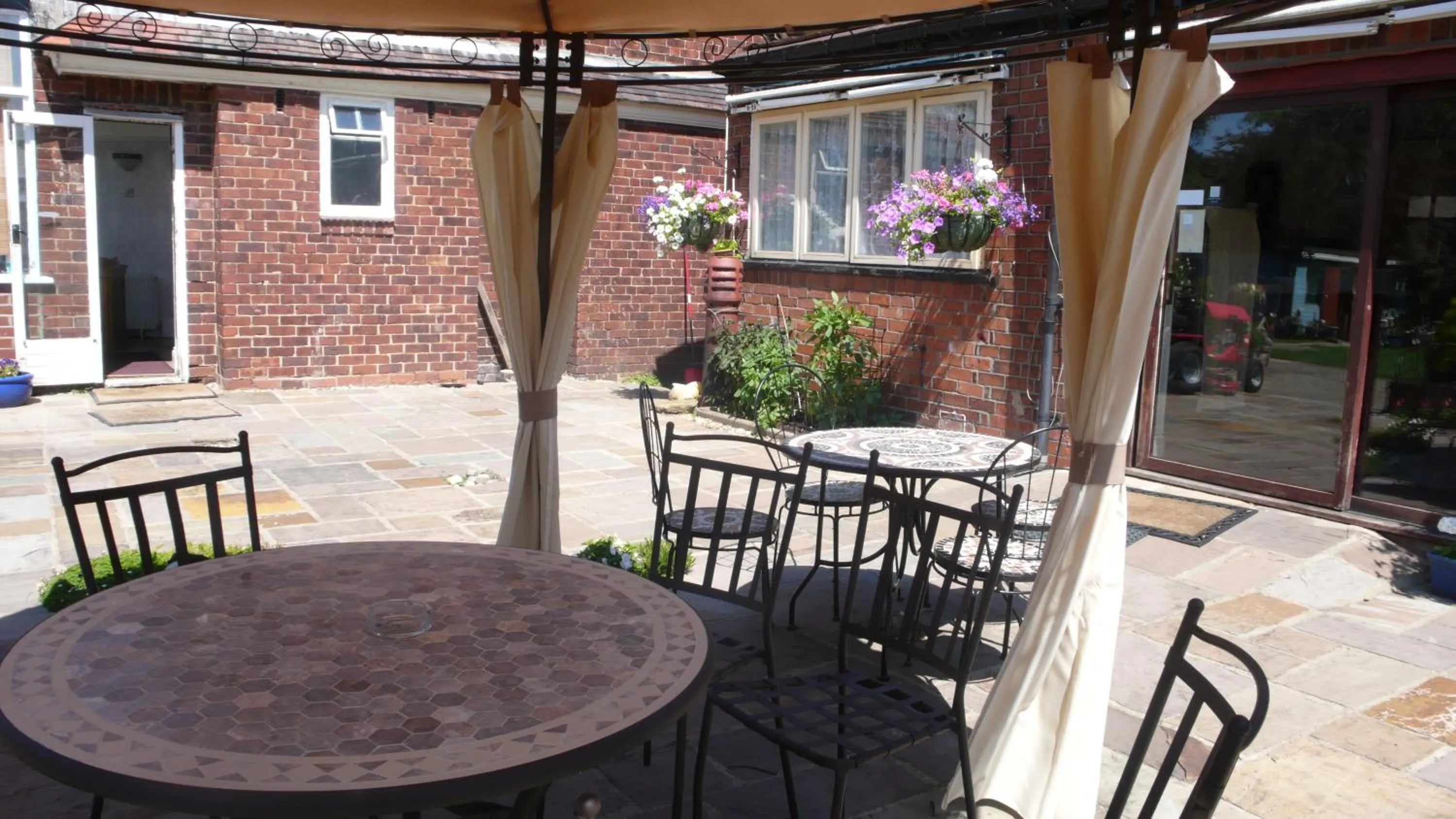 Balcony/Terrace in Acorn Guest House in Hull
