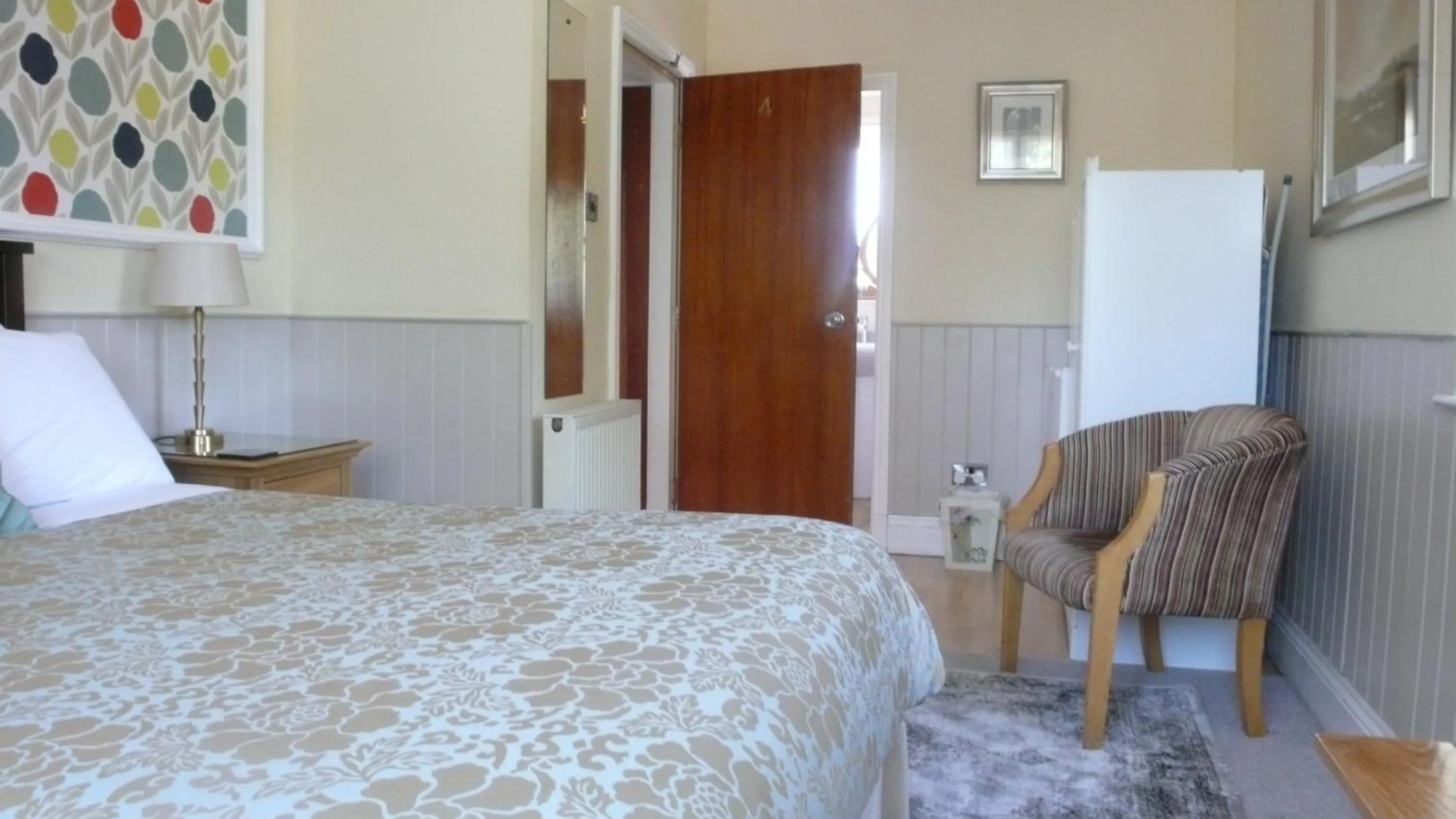 Bedroom, Bed in Acorn Guest House in Hull