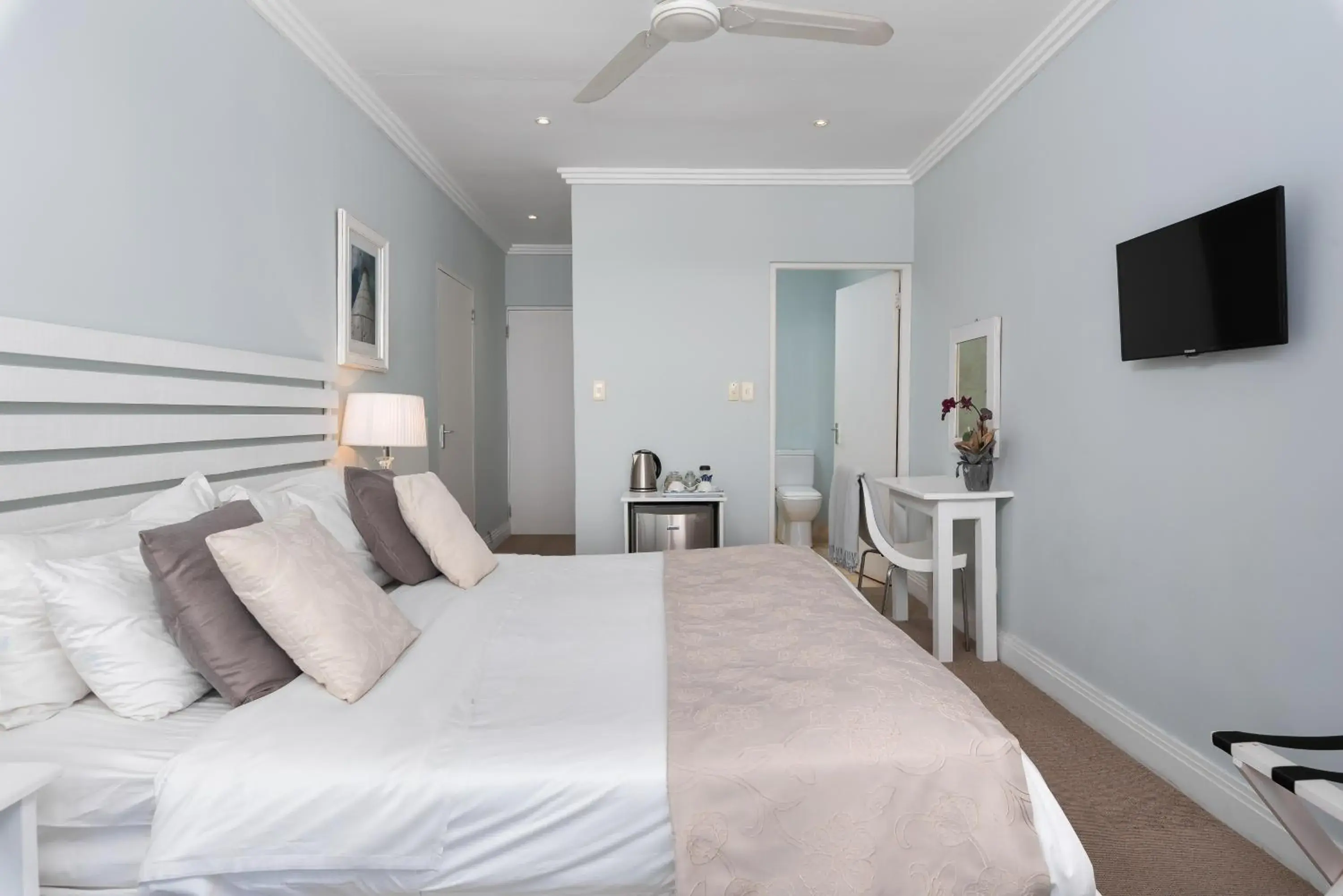 Decorative detail, Bed in 61 on Camps Bay Decorative detail, Bed in 61 on Camps Bay