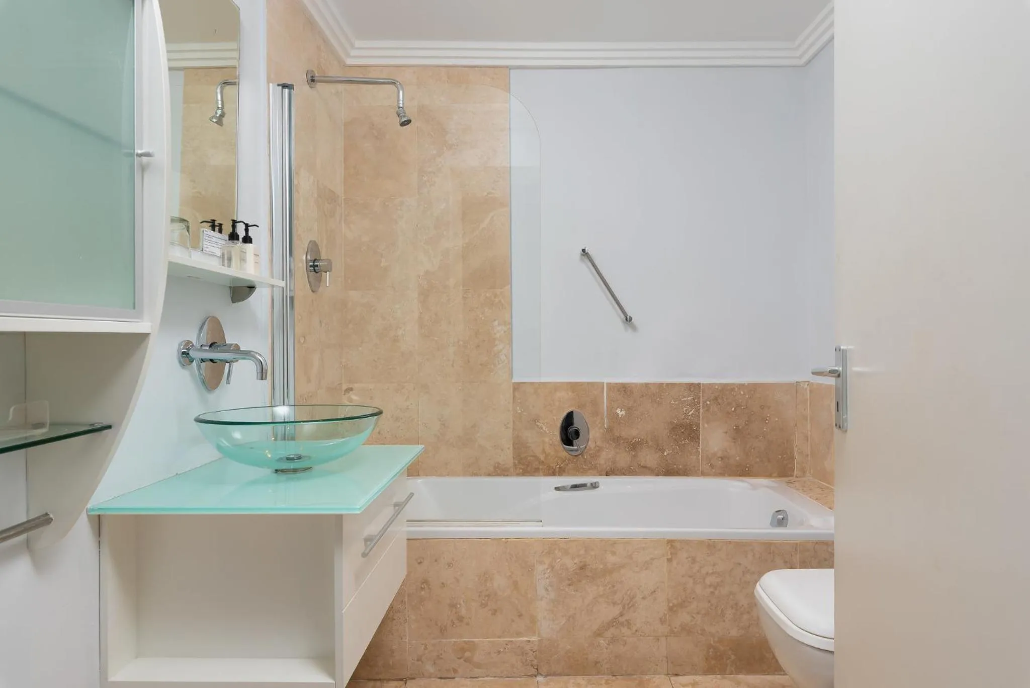 Property building in 61 on Camps Bay