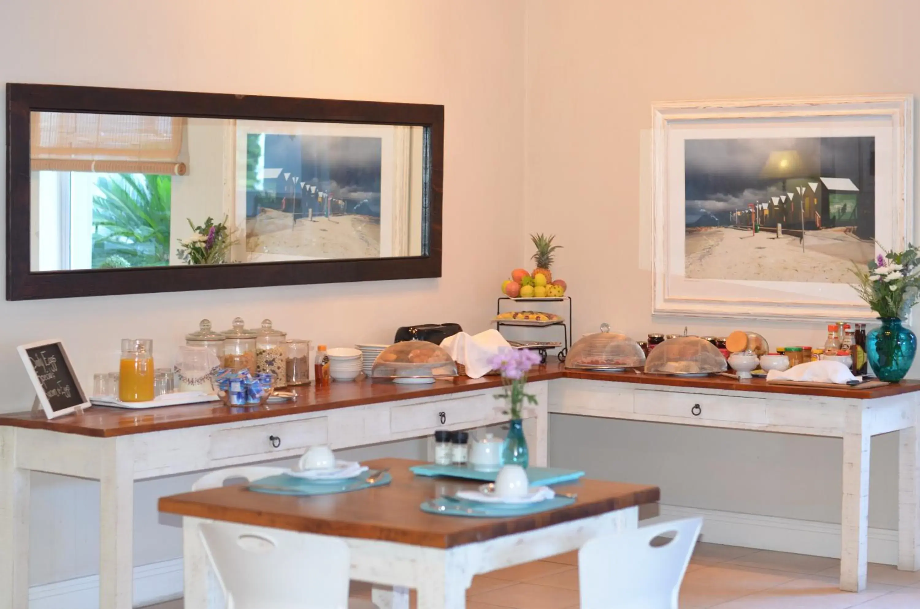 Food and drinks in 61 on Camps Bay Food and drinks in 61 on Camps Bay