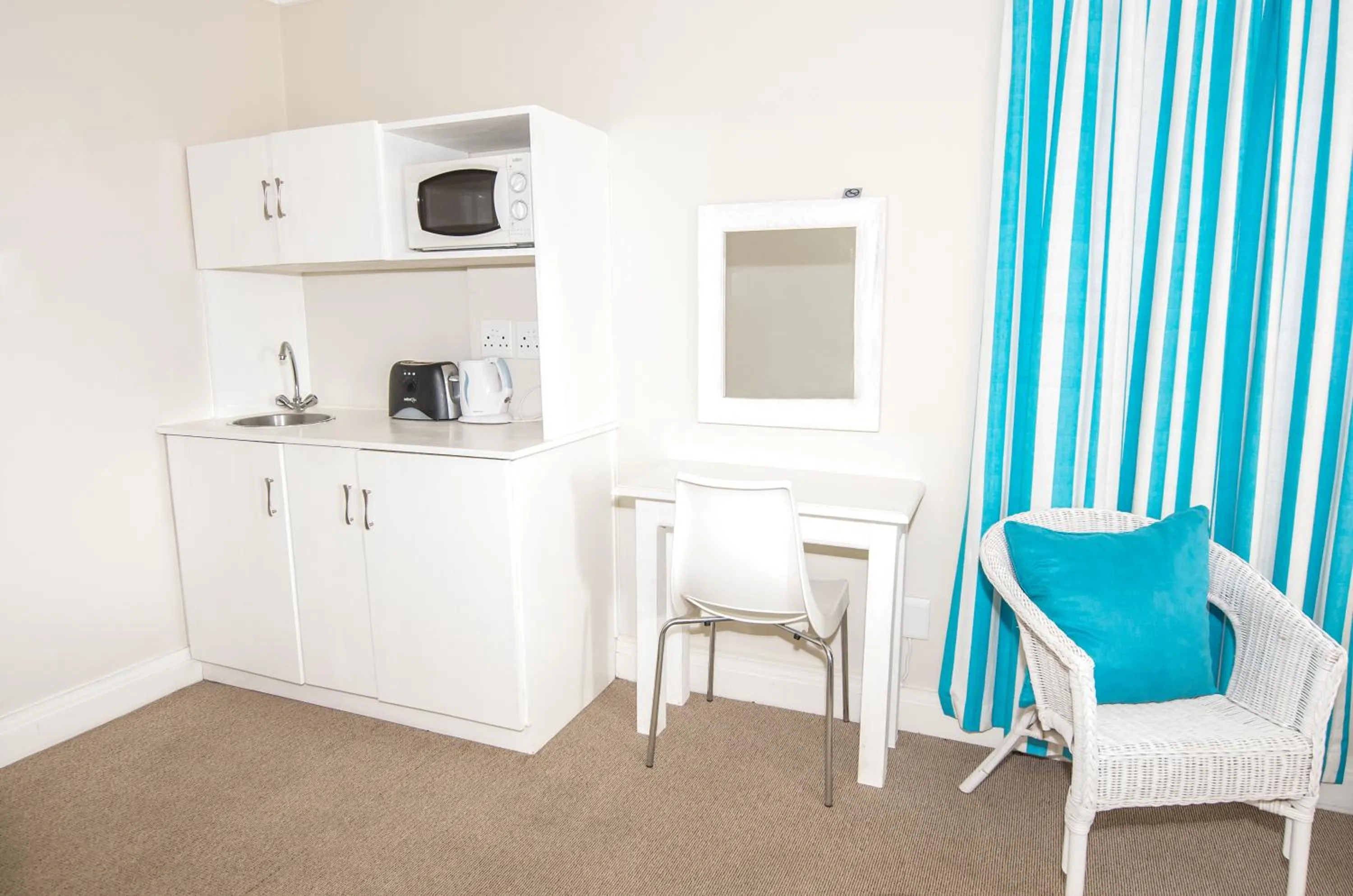 Kitchen or kitchenette in 61 on Camps Bay