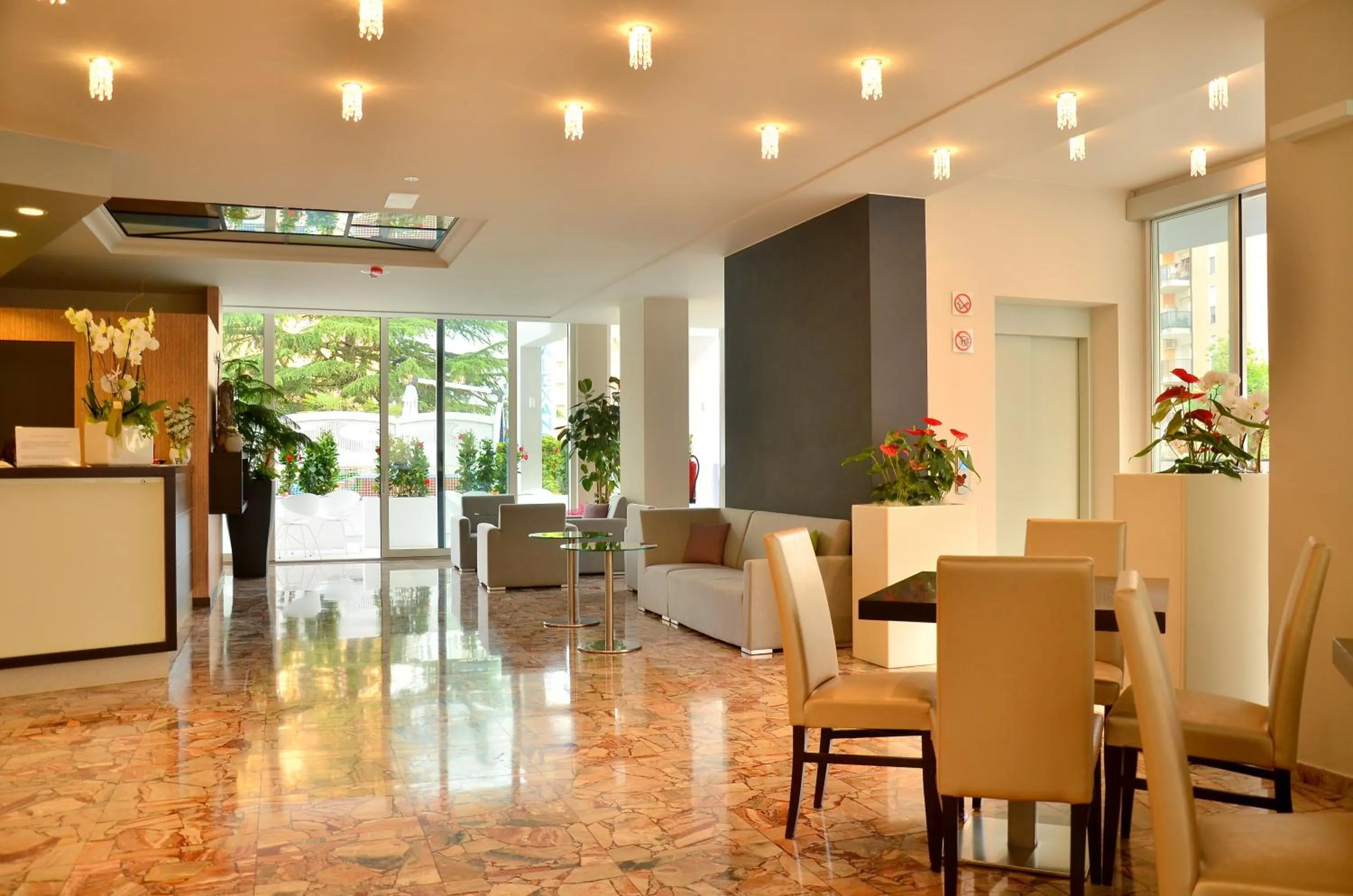 Communal lounge/ TV room in Hotel Amburgo