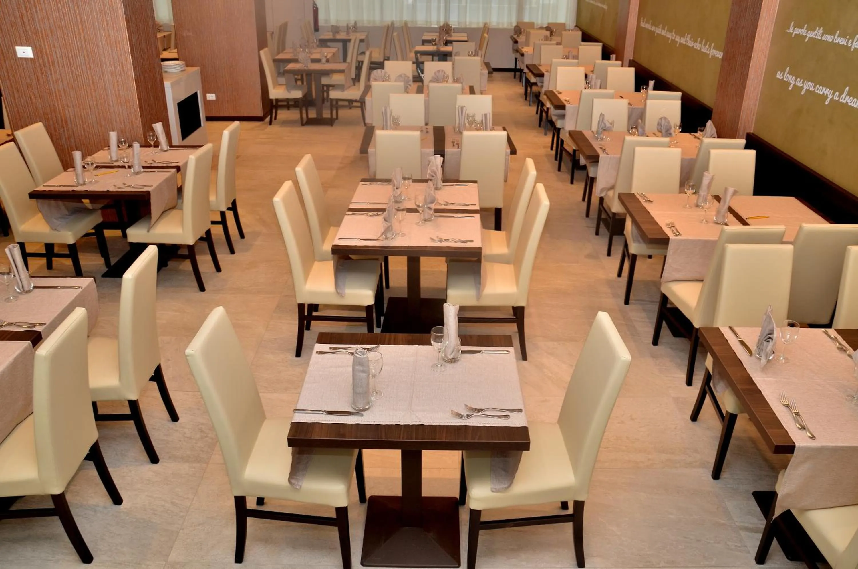 Restaurant/places to eat in Hotel Amburgo