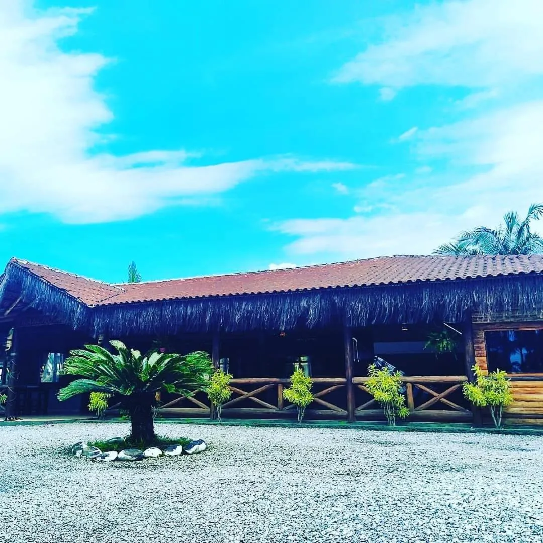 Restaurant/places to eat in Pousada Rancho do Nhesko