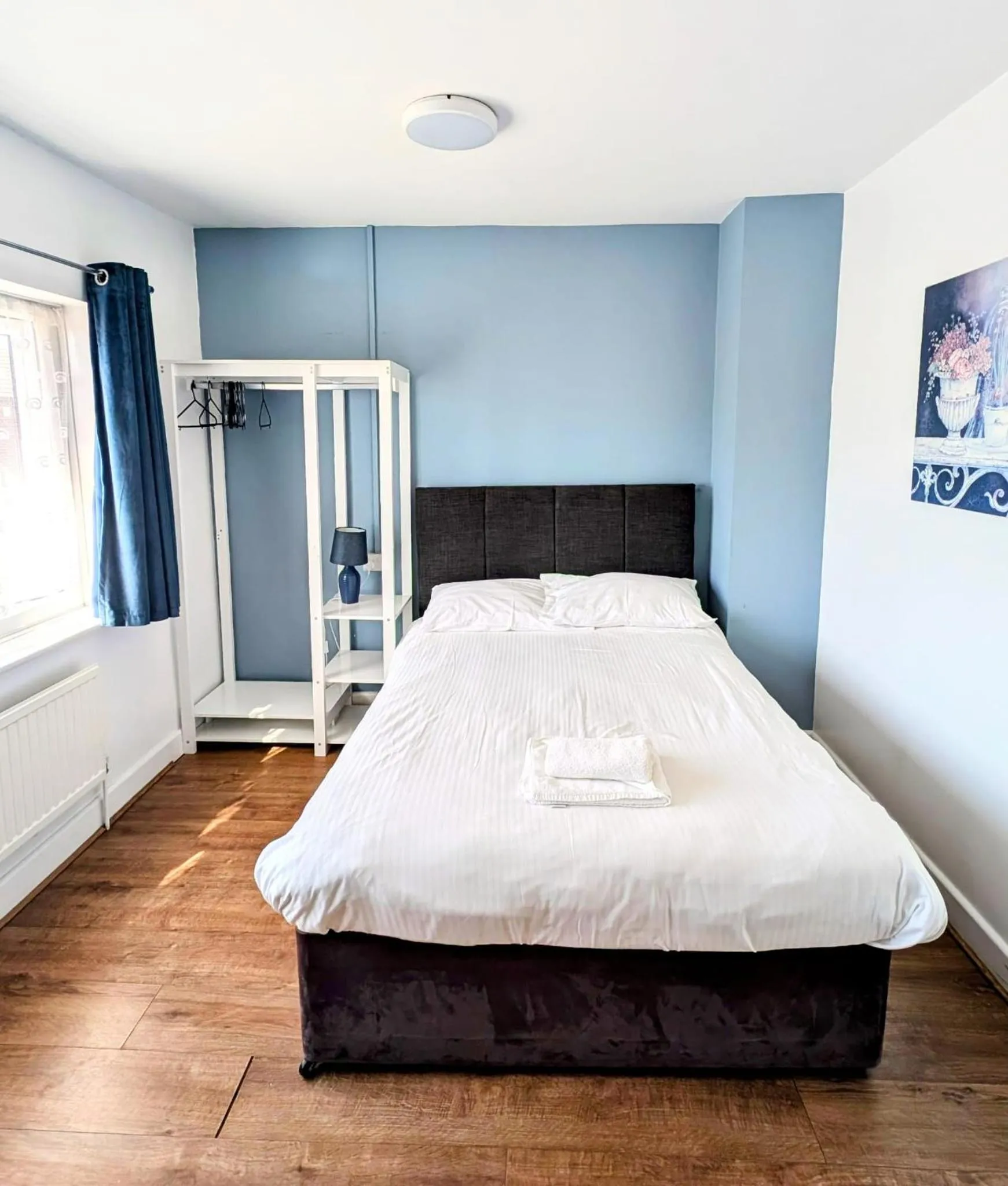 Bedroom, Bed in OYO Aparthotel Hathern - Loughborough