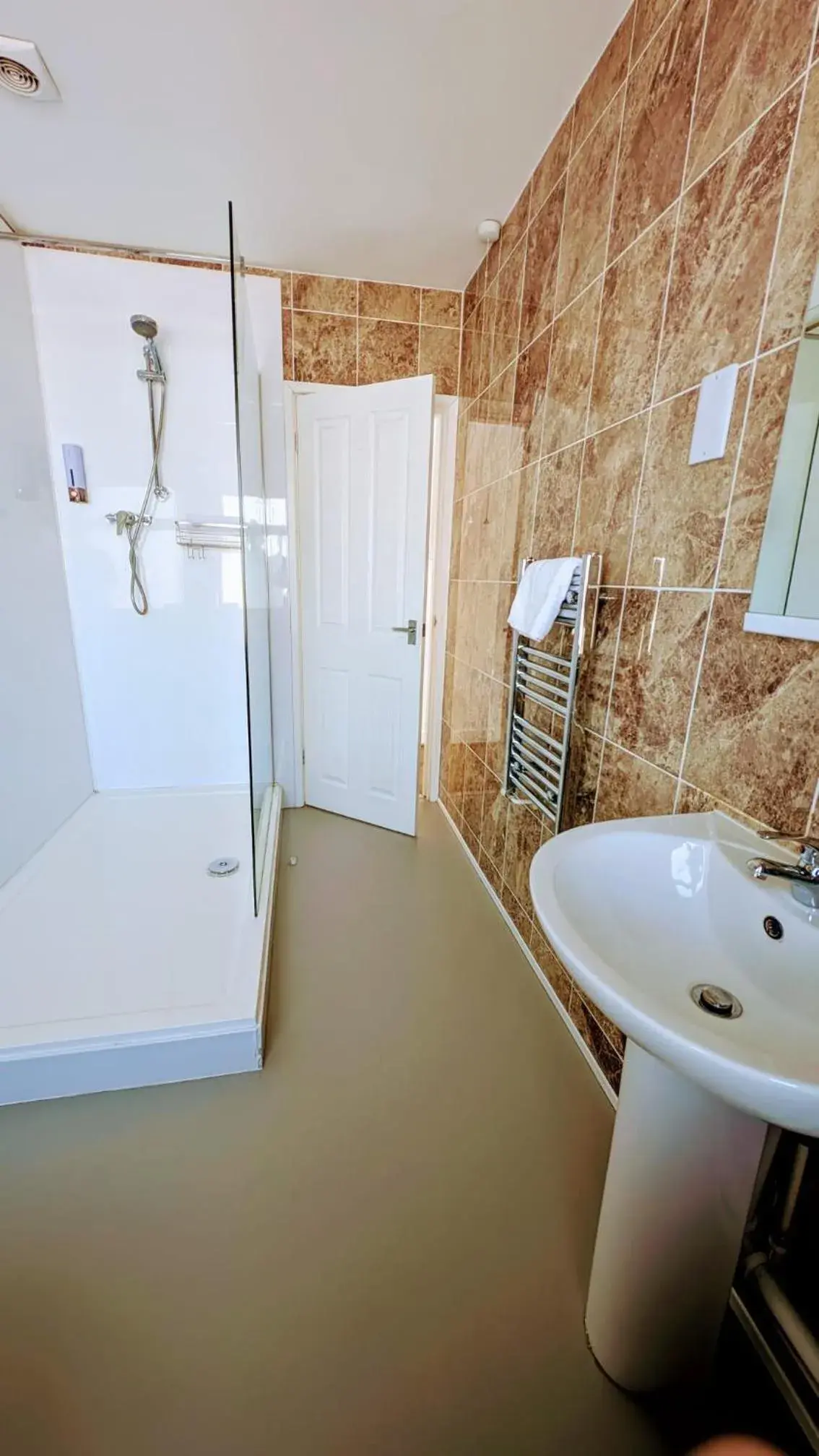 Standard Double Room in OYO Aparthotel Hathern - Loughborough Standard Double Room in OYO Aparthotel Hathern - Loughborough