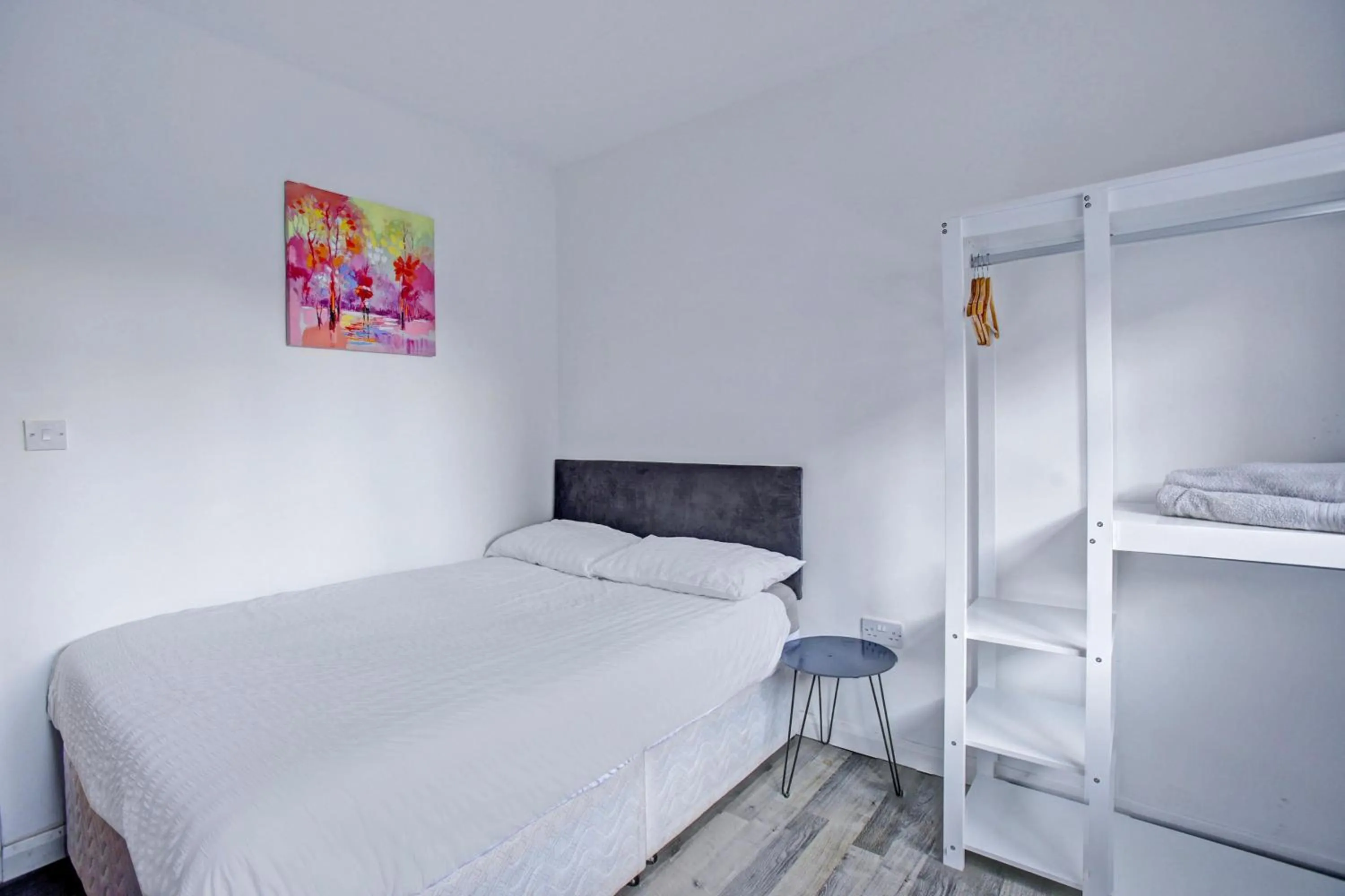 Bedroom, Bed in OYO Aparthotel Hathern - Loughborough