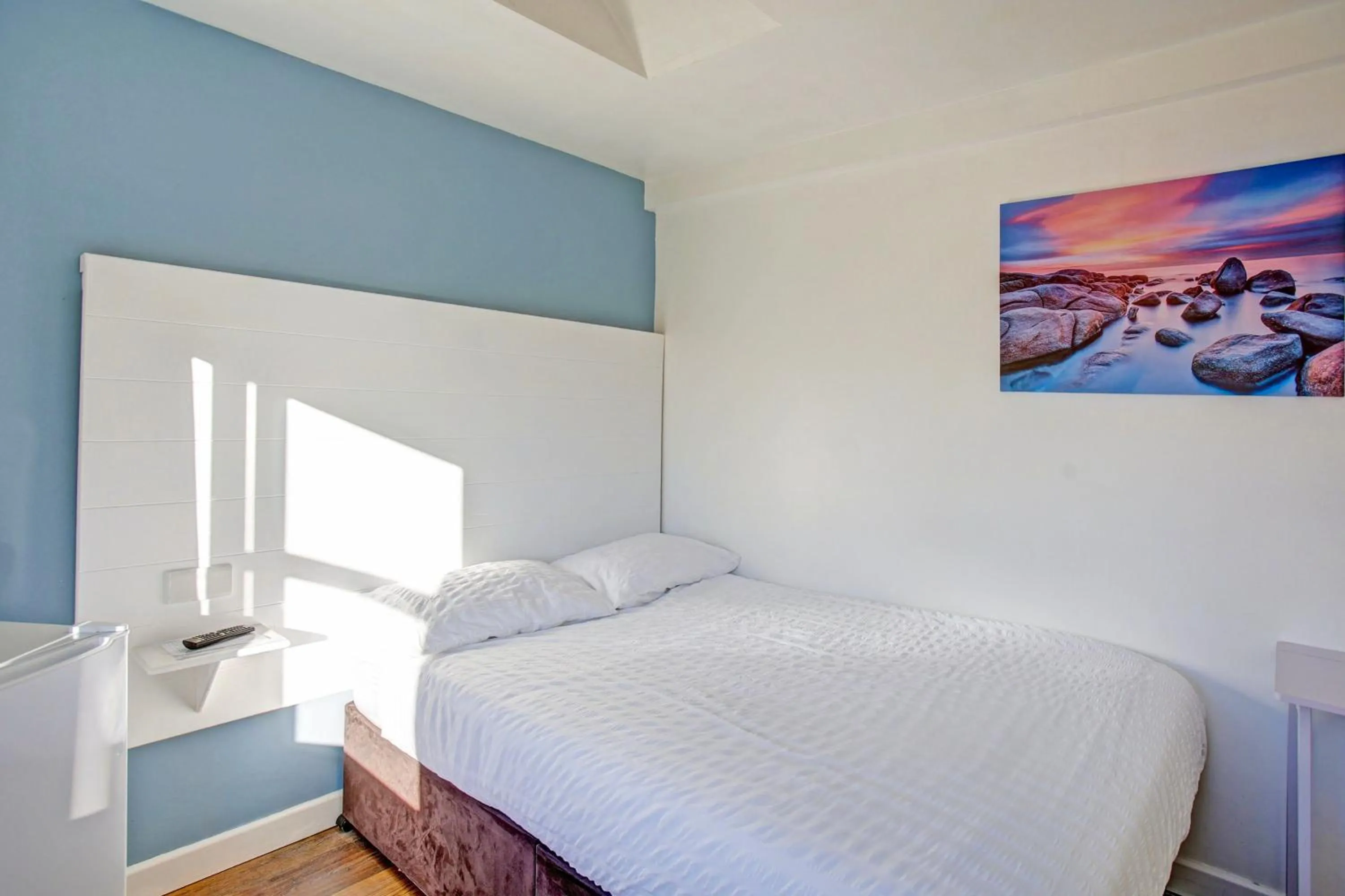 Bedroom, Bed in OYO Aparthotel Hathern - Loughborough