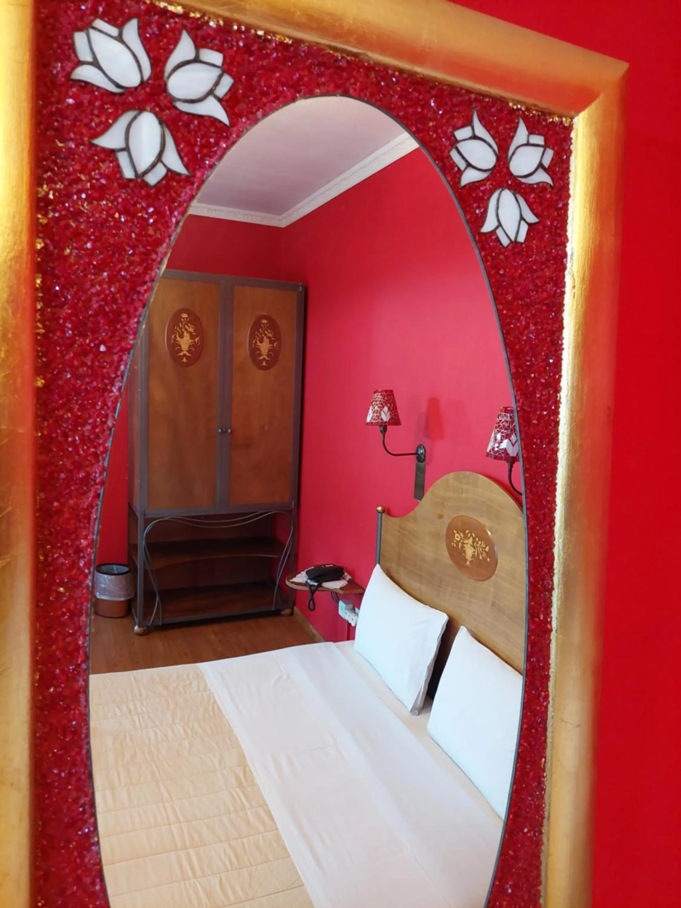 Decorative detail, Bed in House Mitsiou Traditional Inn