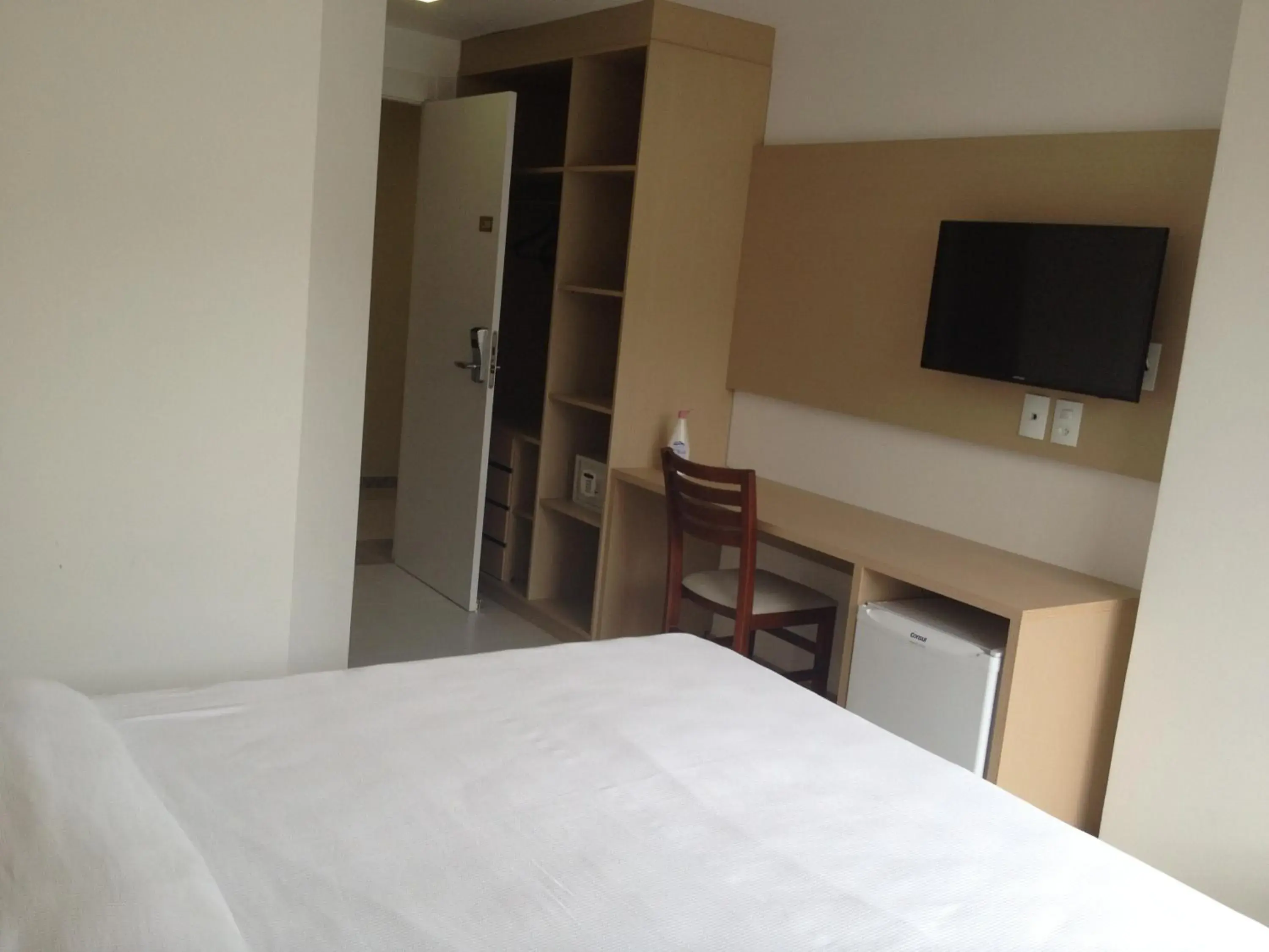 Photo of the whole room, Bed in Atalaia Apart Hotel Photo of the whole room, Bed in Atalaia Apart Hotel