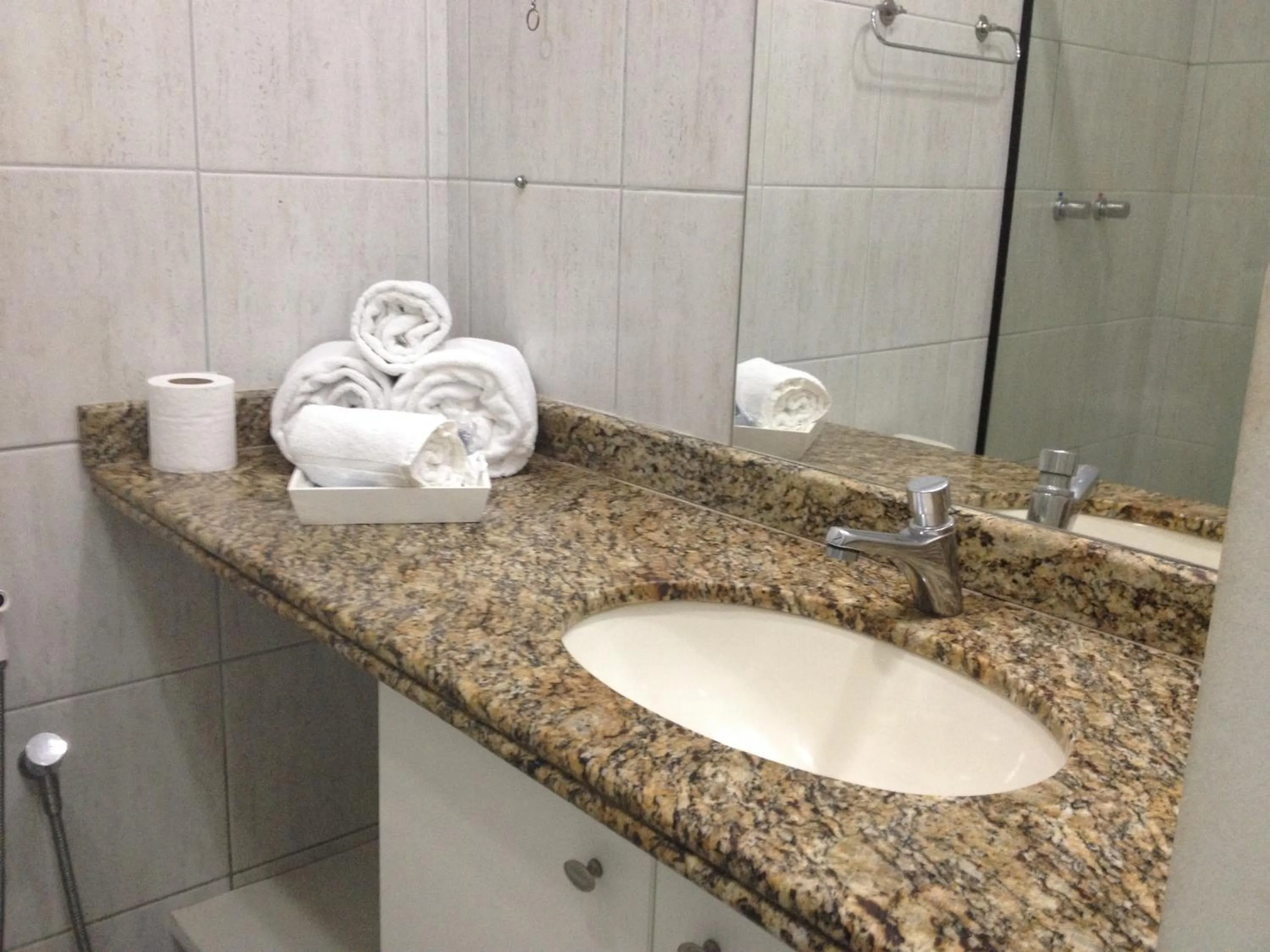 Bathroom in Atalaia Apart Hotel