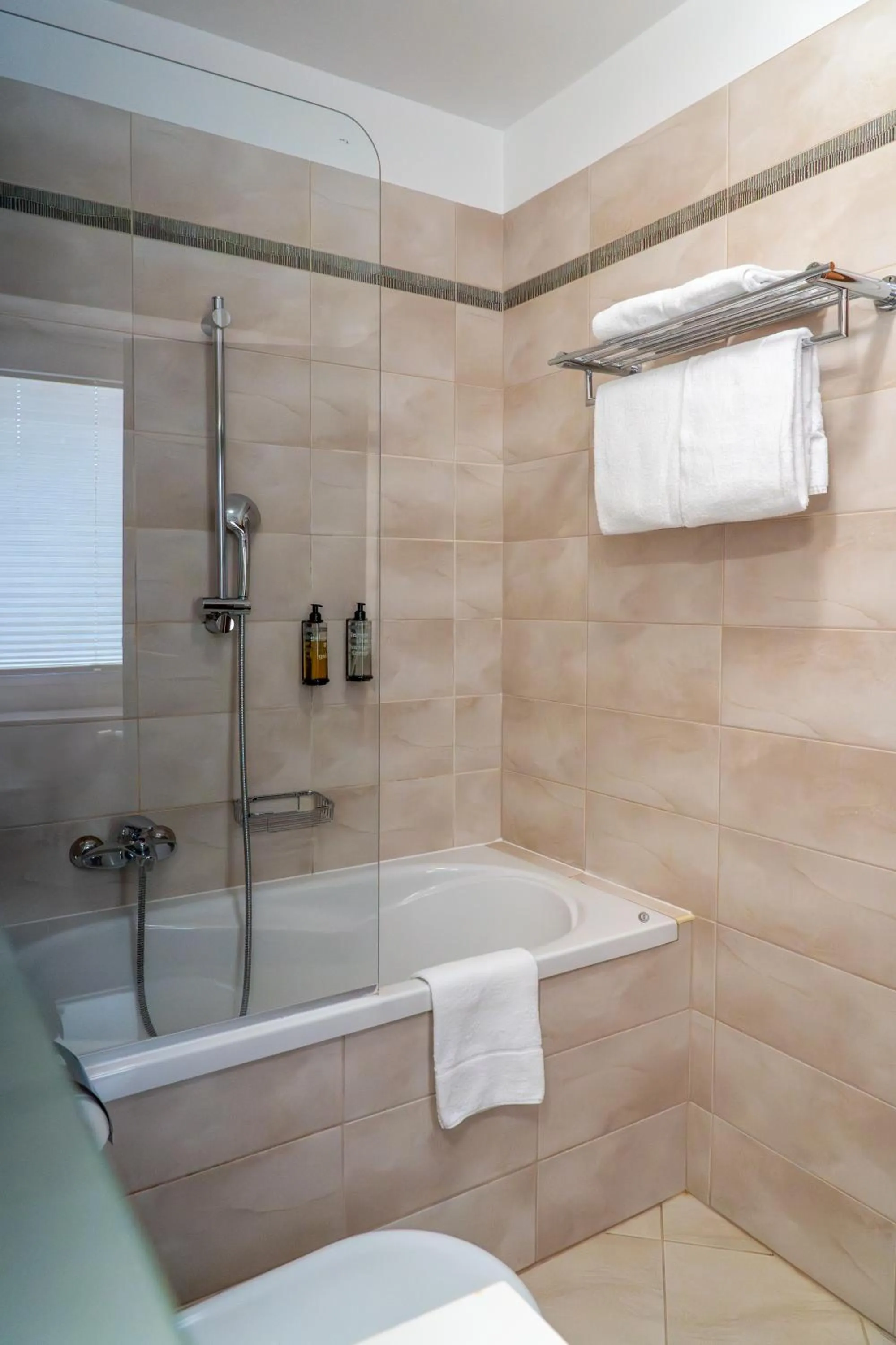 Bath in Hotel Piramida