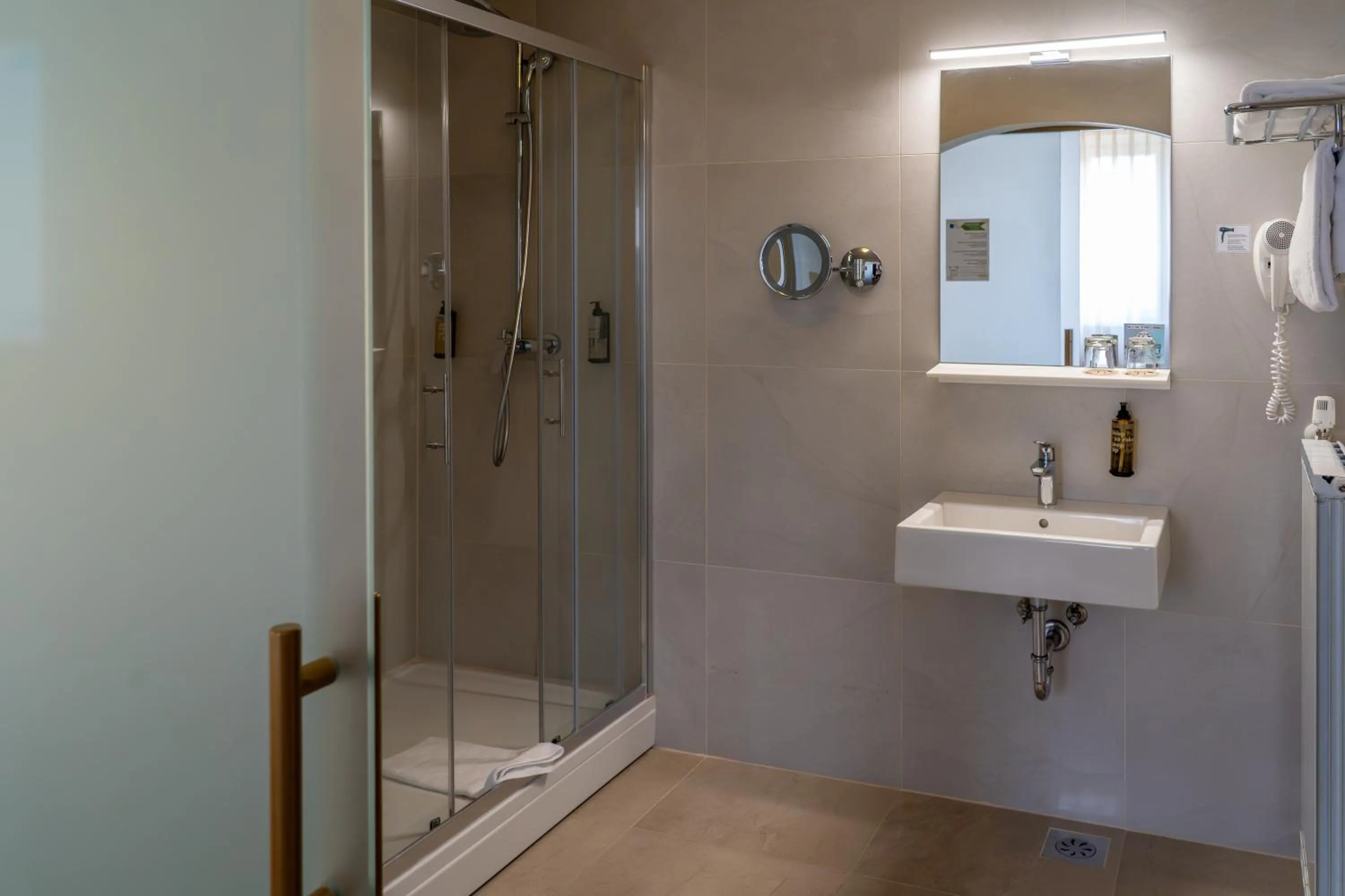 Bathroom in Hotel Piramida