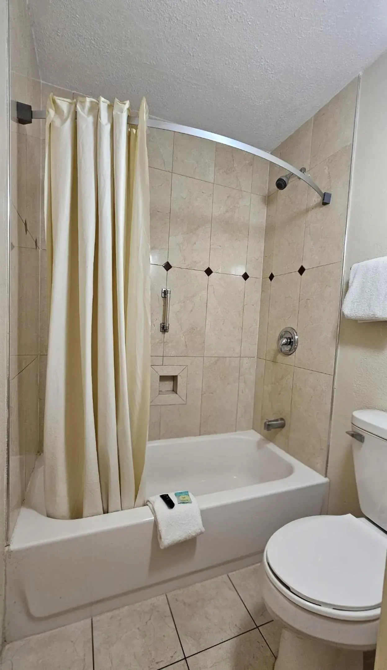 Shower in Americas Best Value Inn Mount Vernon Shower in Americas Best Value Inn Mount Vernon