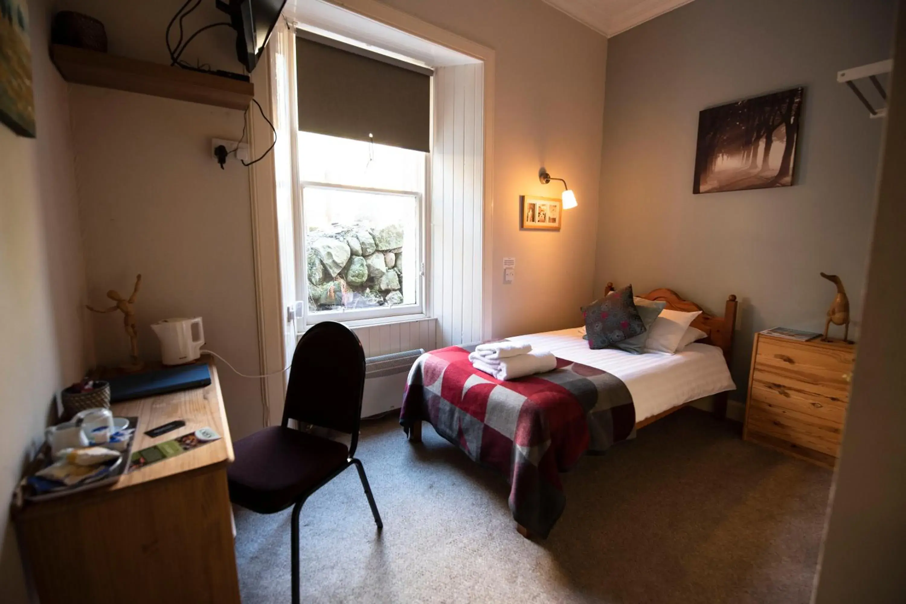 Single Room with Bathroom in The Kirkmichael Hotel Single Room with Bathroom in The Kirkmichael Hotel