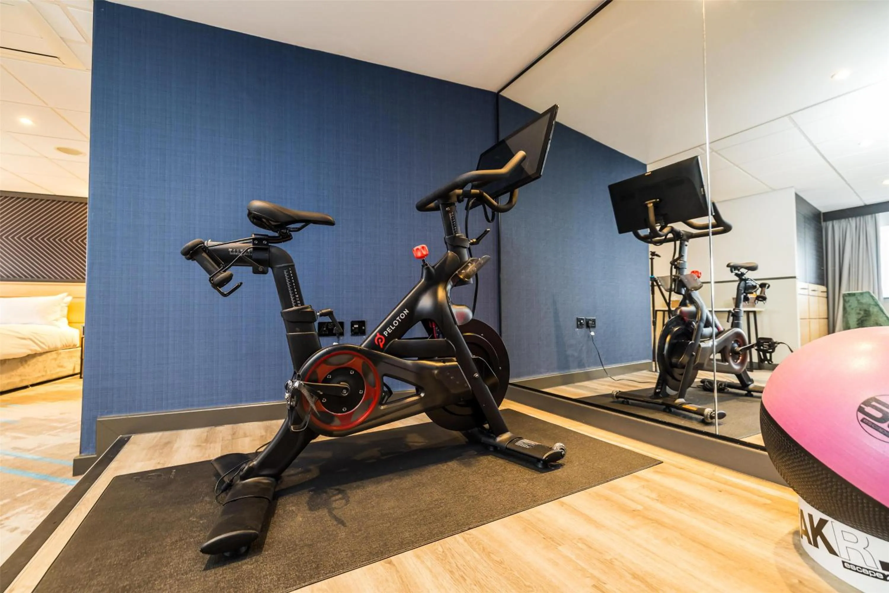 Bedroom in DoubleTree by Hilton Coventry Building Society Arena