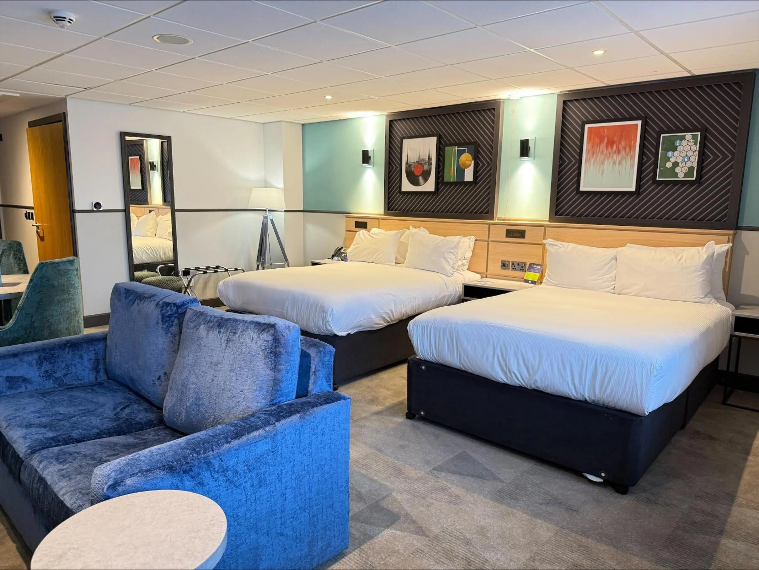 Bedroom, Bed in DoubleTree by Hilton Coventry Building Society Arena