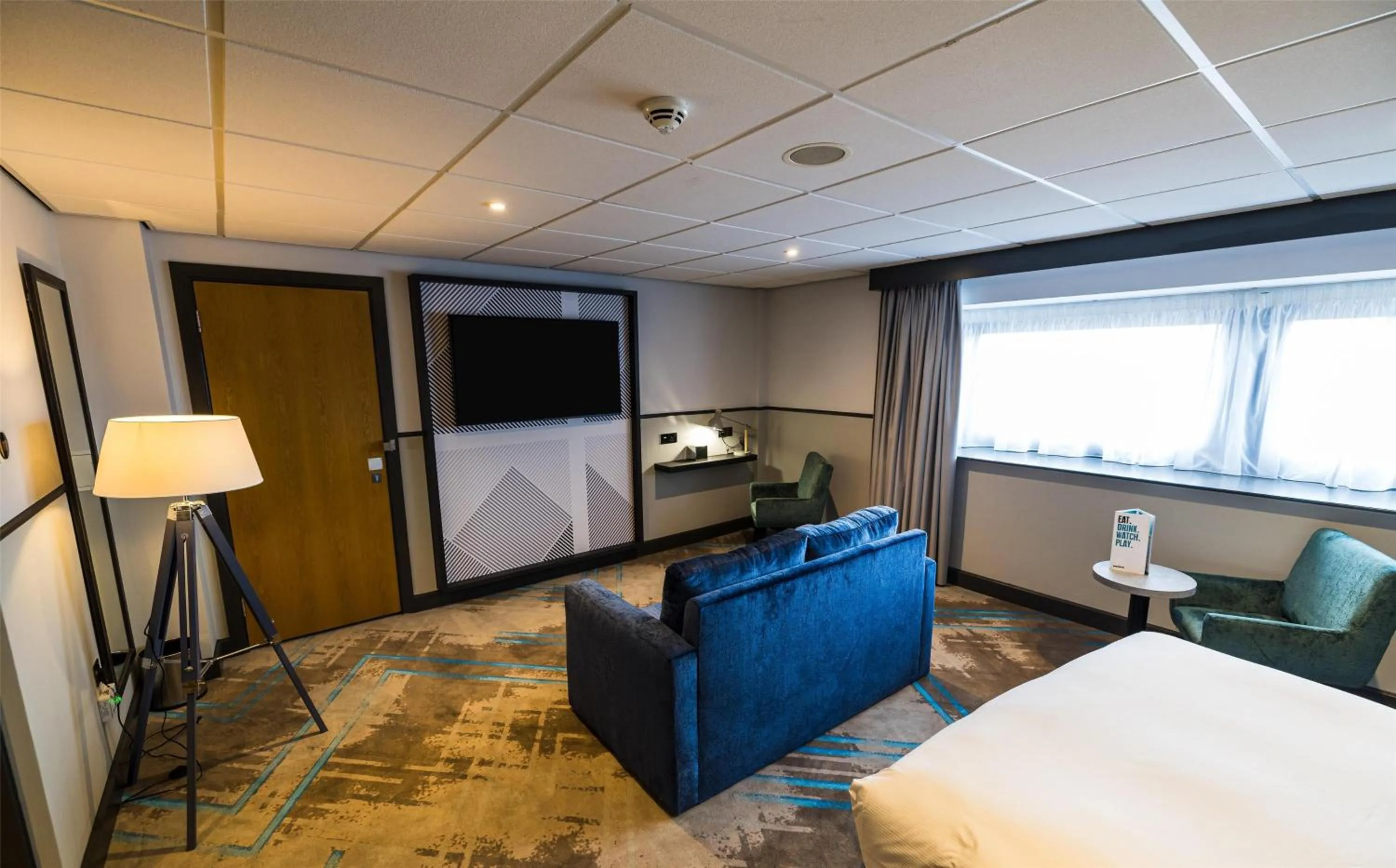 Living room, Bed in DoubleTree by Hilton Coventry Building Society Arena