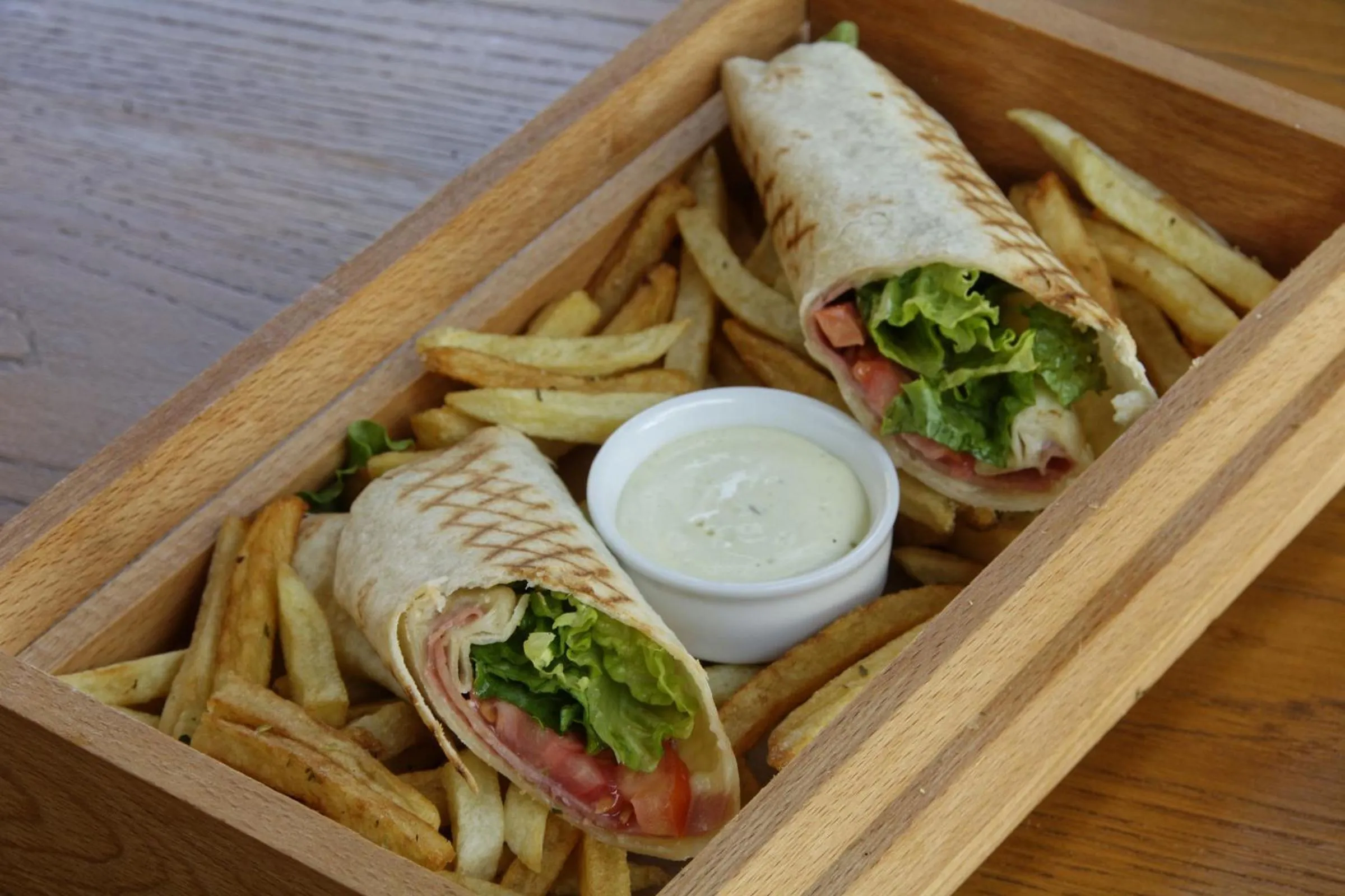 Restaurant/places to eat in Enalion Hotel