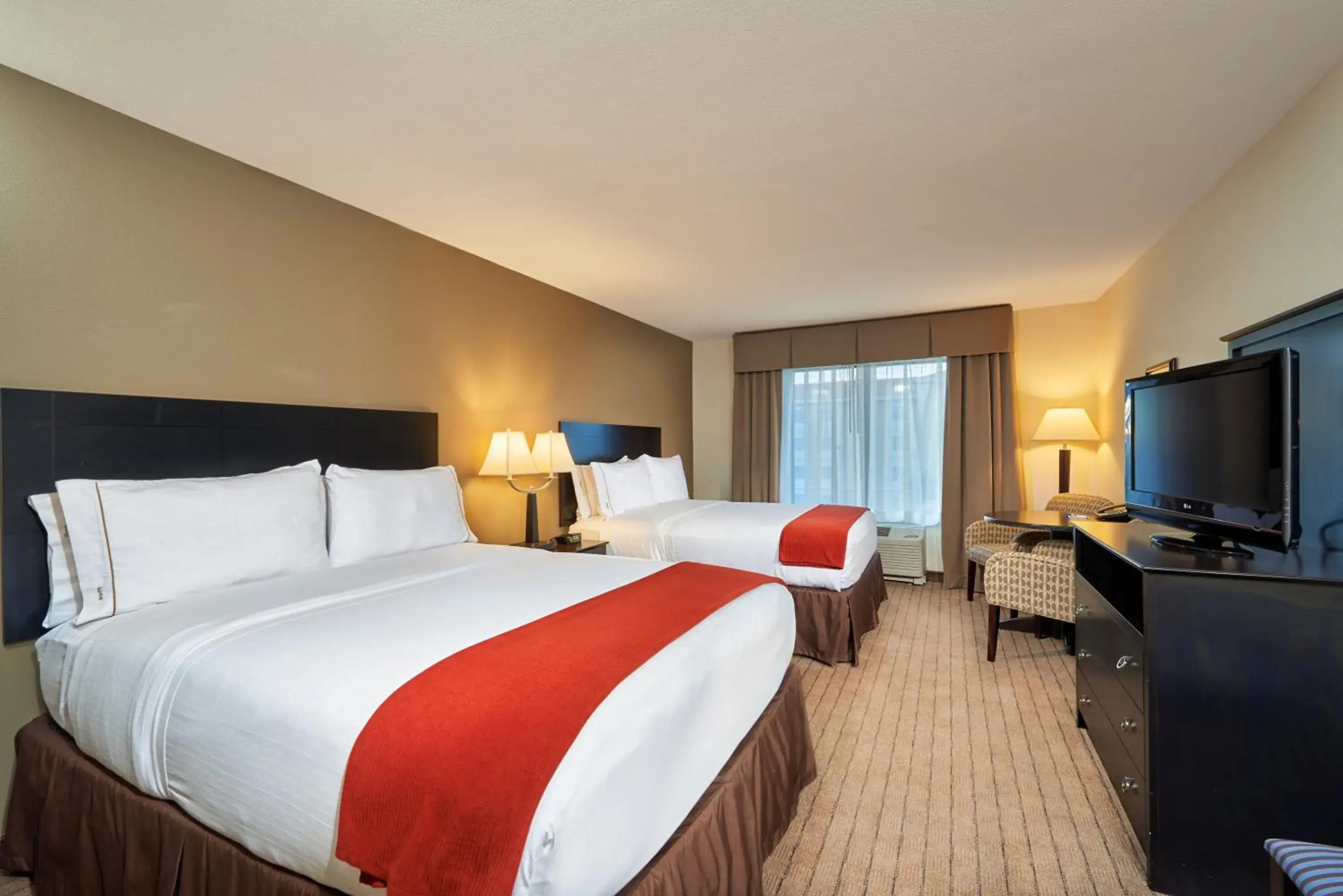 Standard Queen Room with Two Queen Beds in Holiday Inn Express & Suites El Paso Airport by IHG Standard Queen Room with Two Queen Beds in Holiday Inn Express & Suites El Paso Airport by IHG