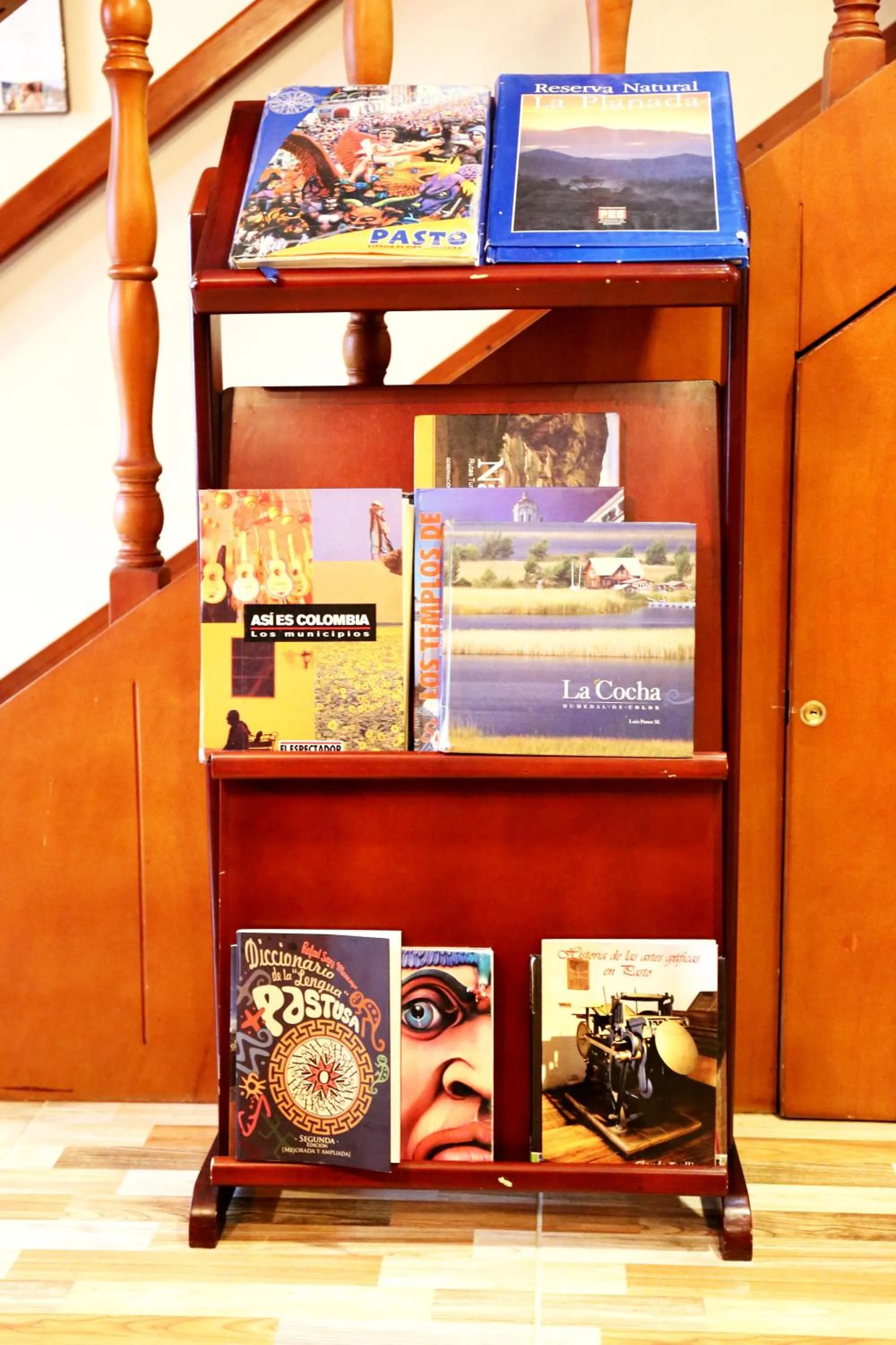 Communal lounge/ TV room in Hotel Francés La Maison