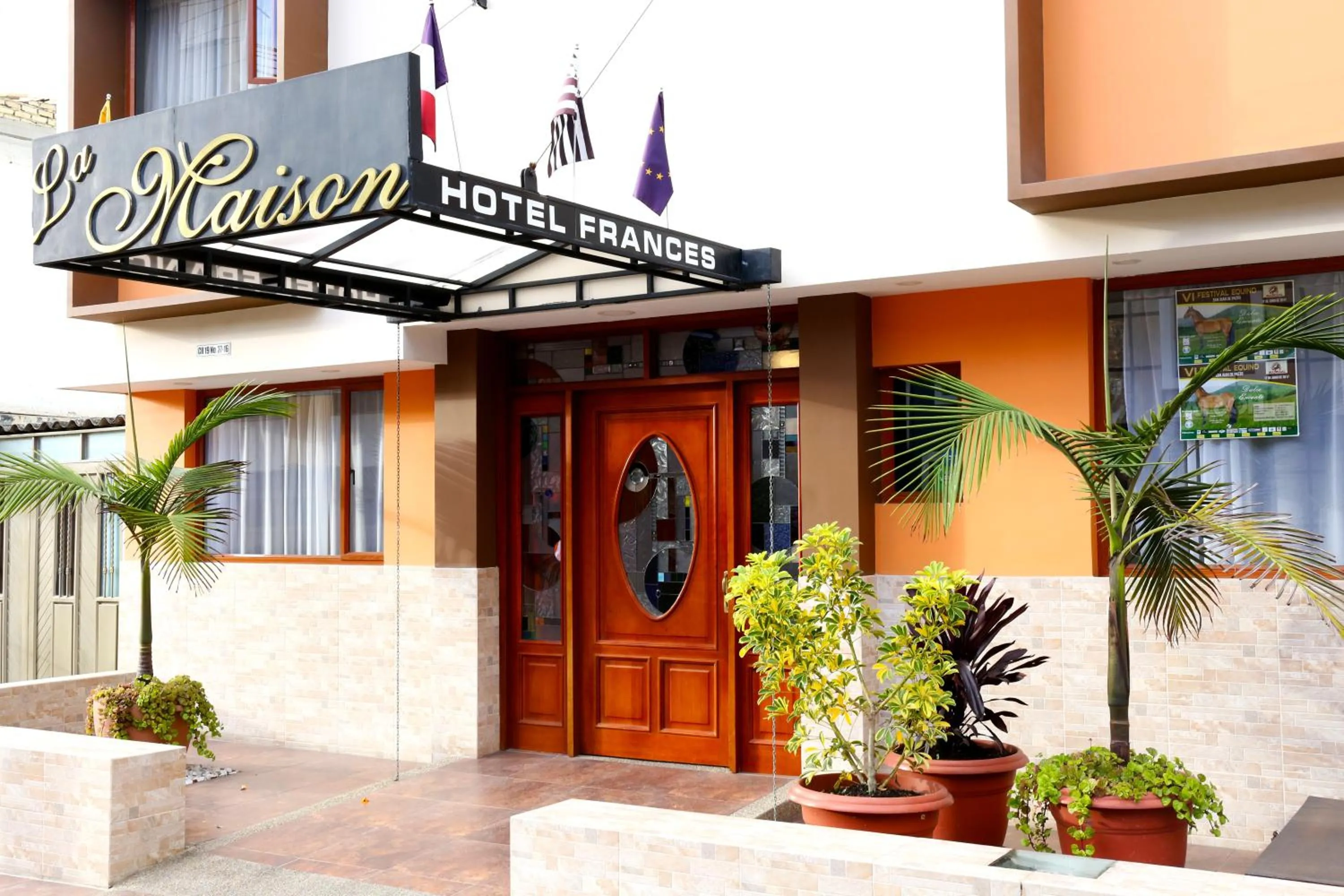 Facade/entrance in Hotel Francés La Maison