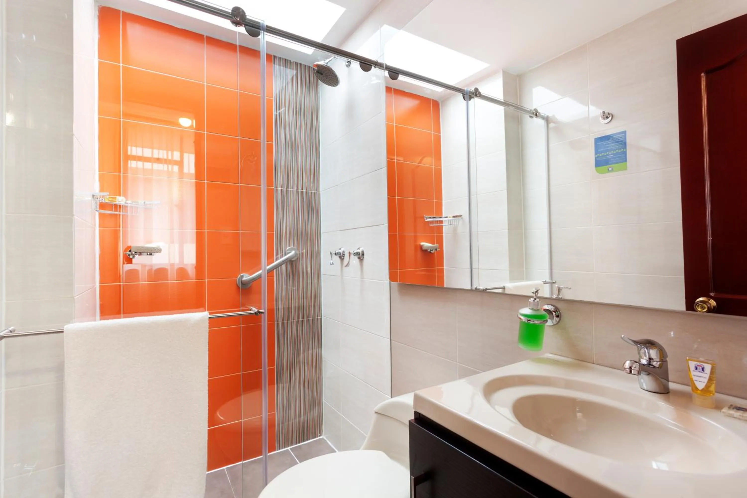 Shower in Hotel Francés La Maison