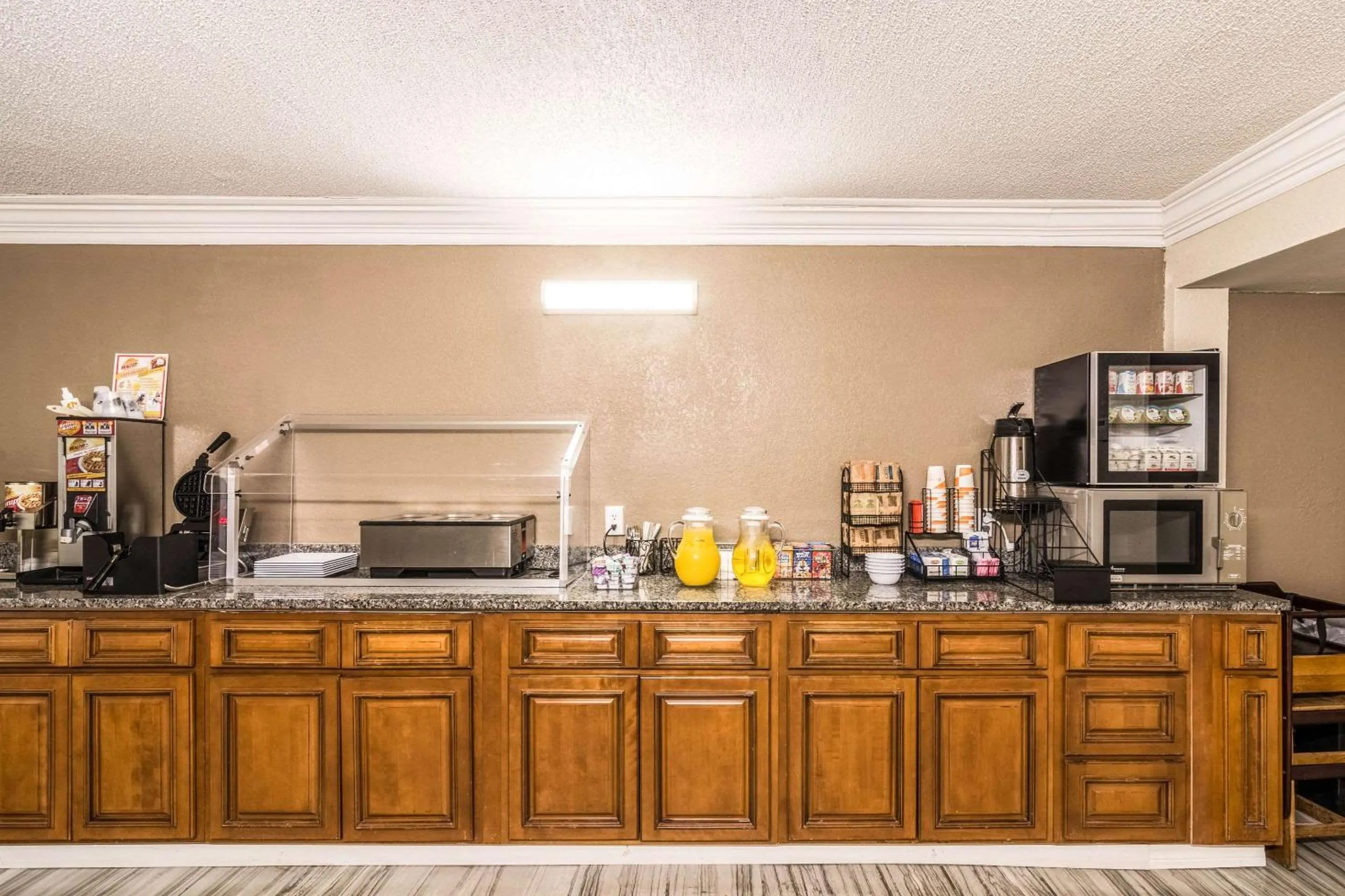 Breakfast in Quality Inn Pensacola North