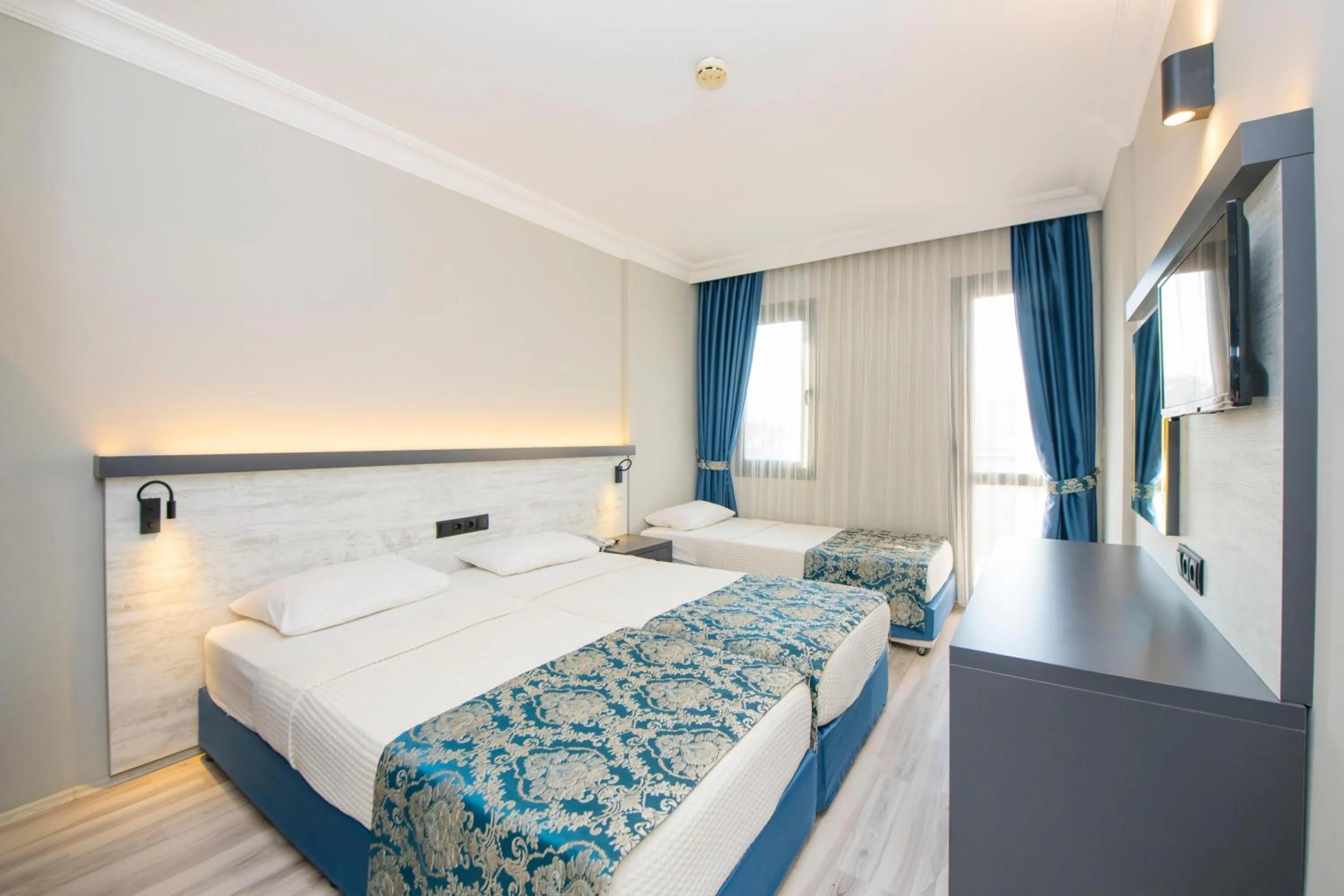 Photo of the whole room in Golden Moon Hotel