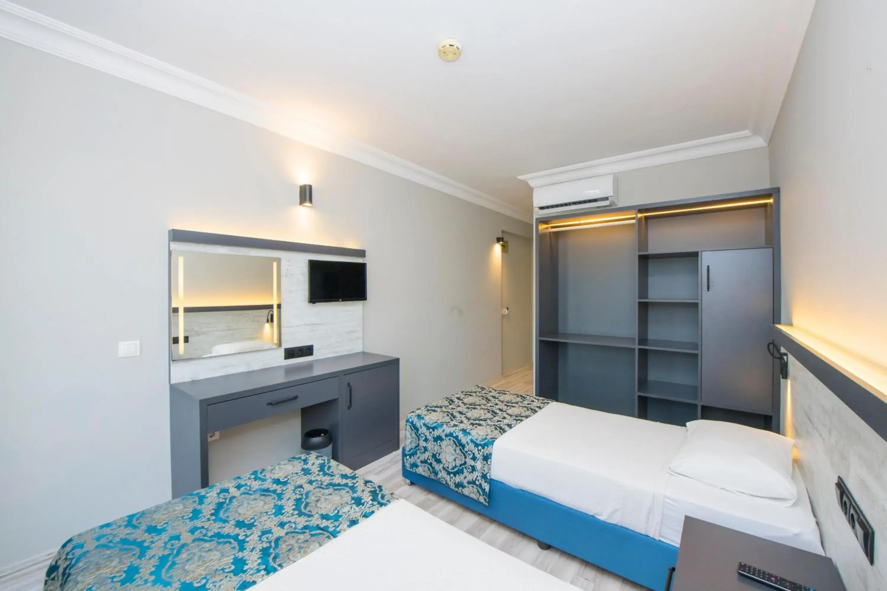 Photo of the whole room, Bed in Golden Moon Hotel Photo of the whole room, Bed in Golden Moon Hotel