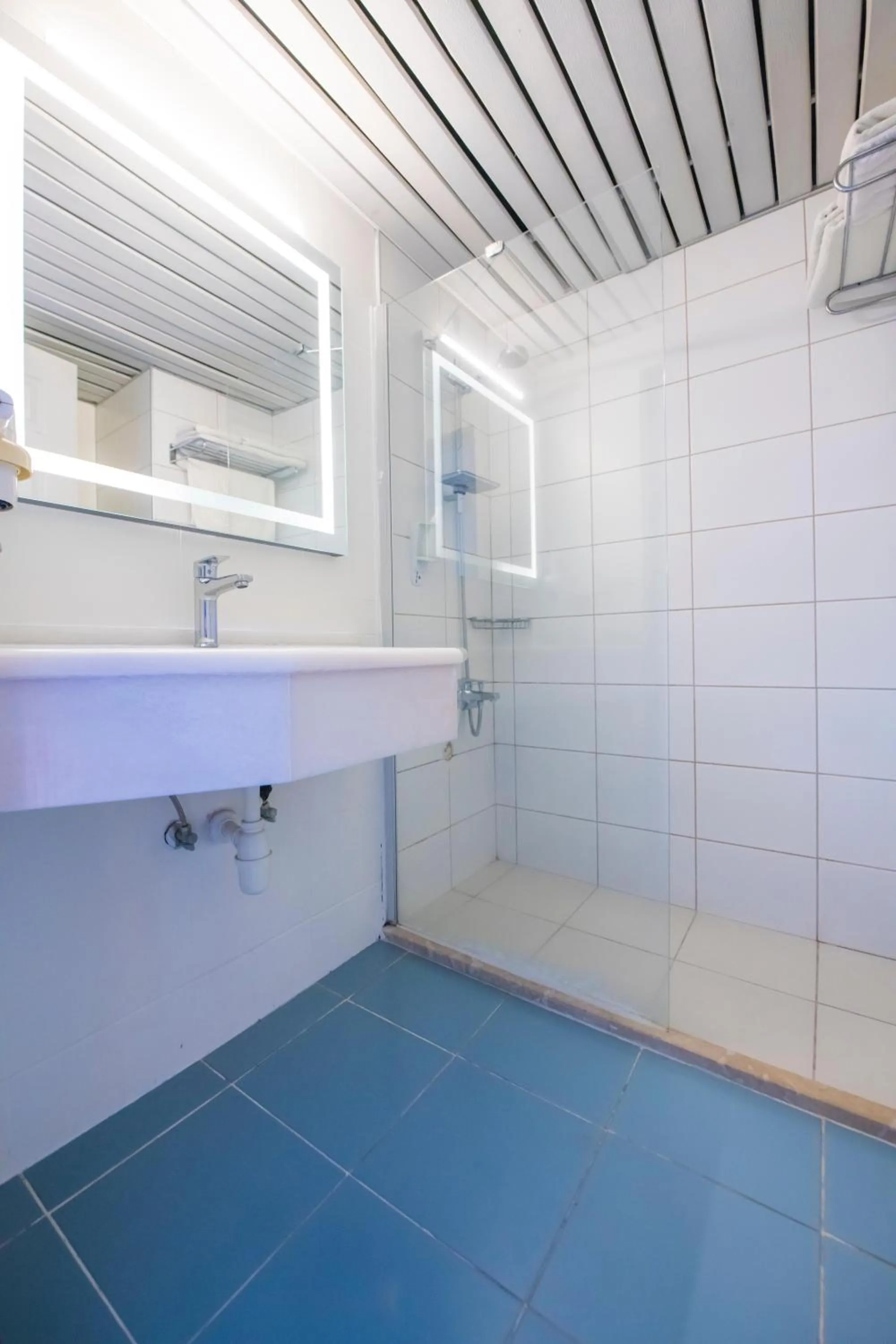 Bathroom in Golden Moon Hotel