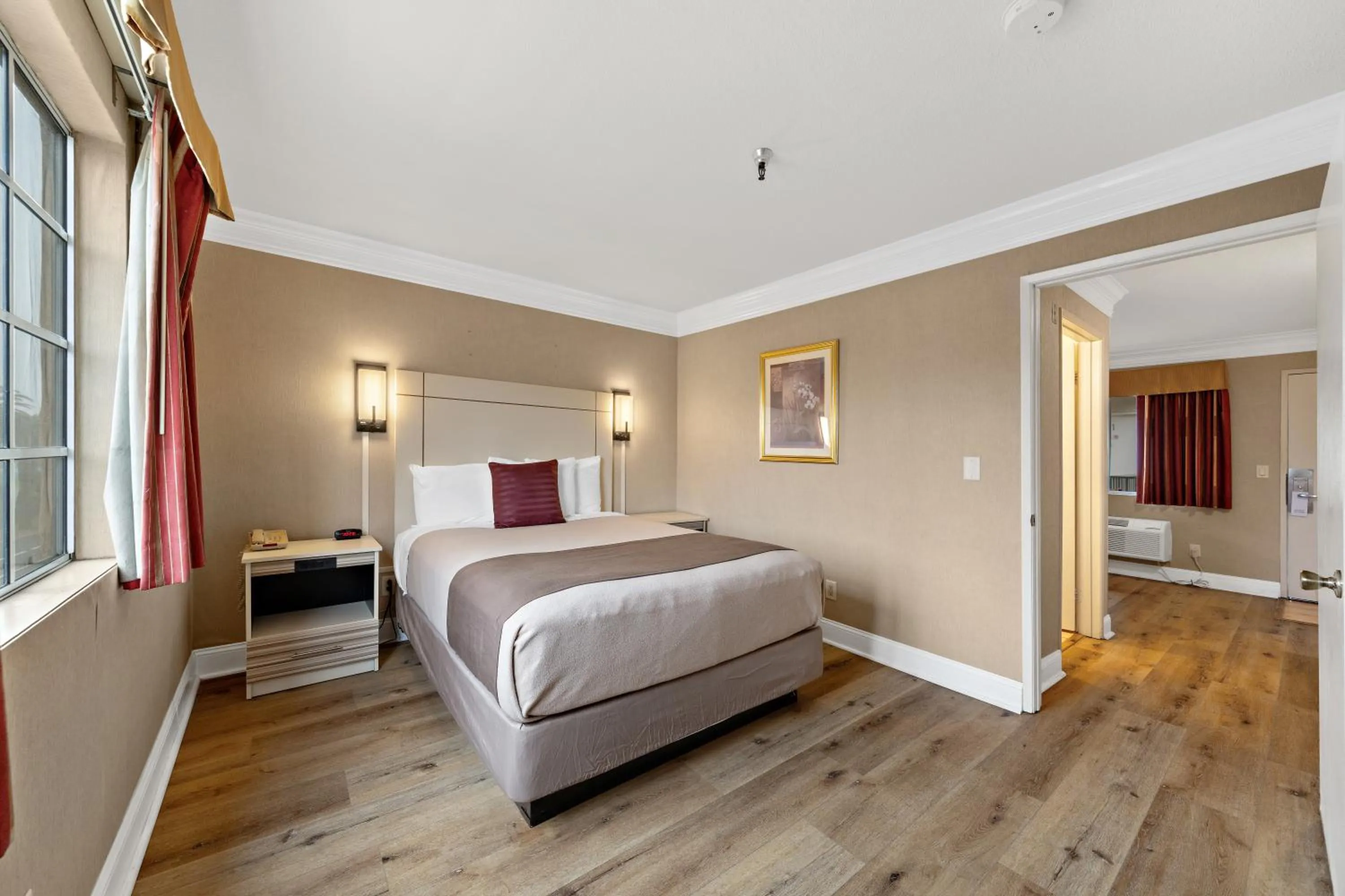 Bed in Americas Best Value Inn San Clemente Beach