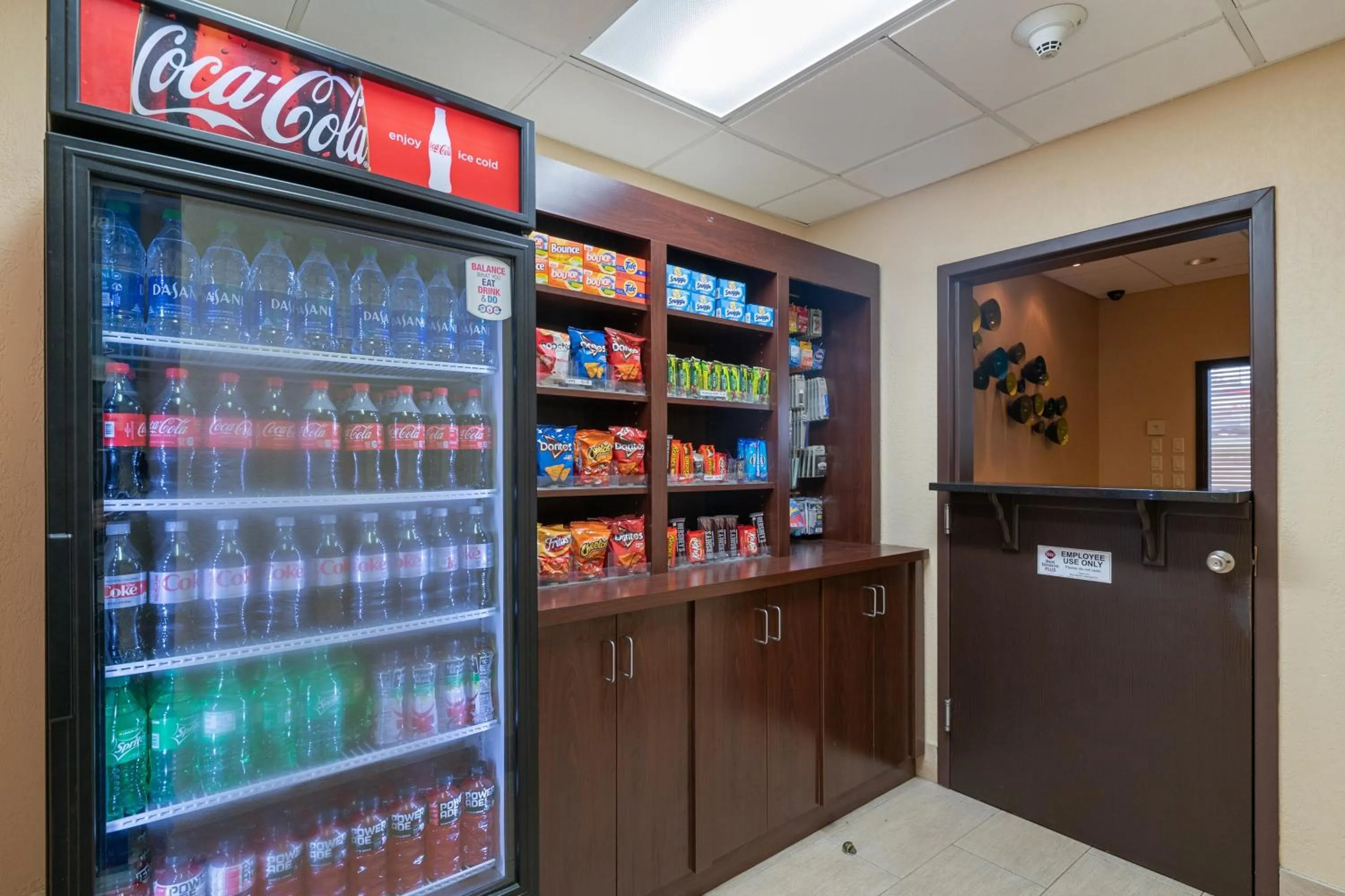 Restaurant/places to eat in Antioch Hotel & Suites