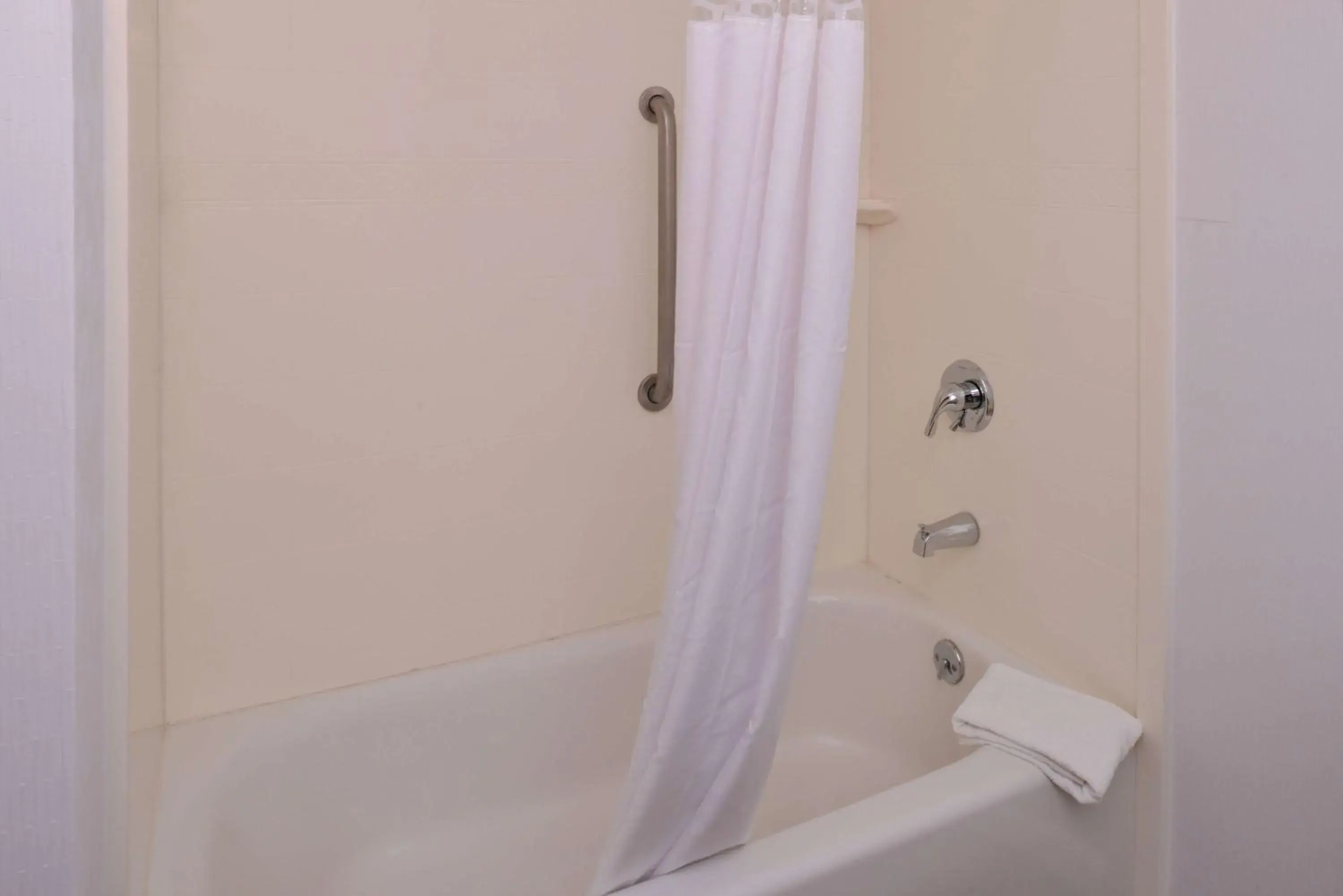 Bathroom in Hampton Inn Tulsa Sand Springs Bathroom in Hampton Inn Tulsa Sand Springs