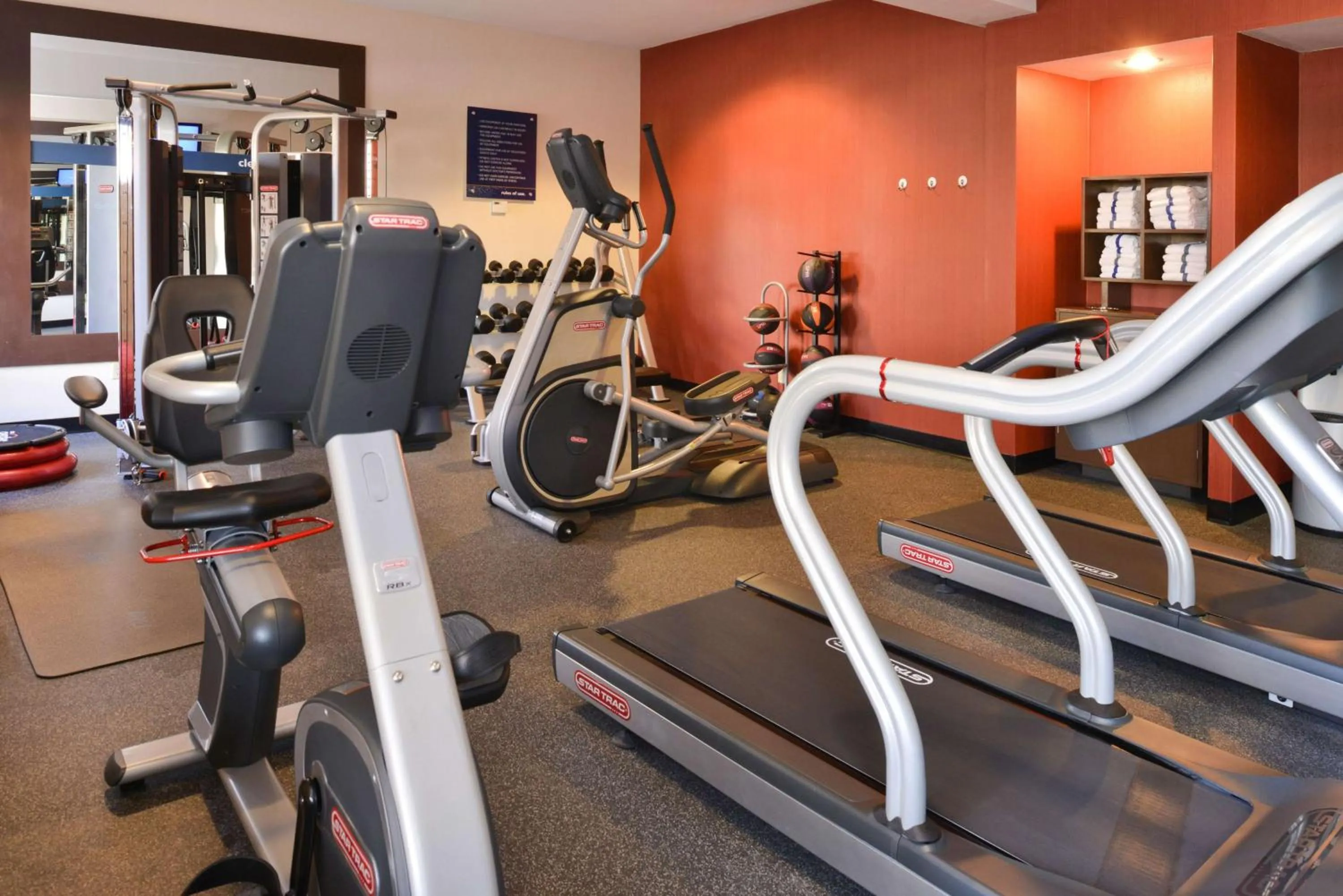 Fitness centre/facilities in Hampton Inn Tulsa Sand Springs