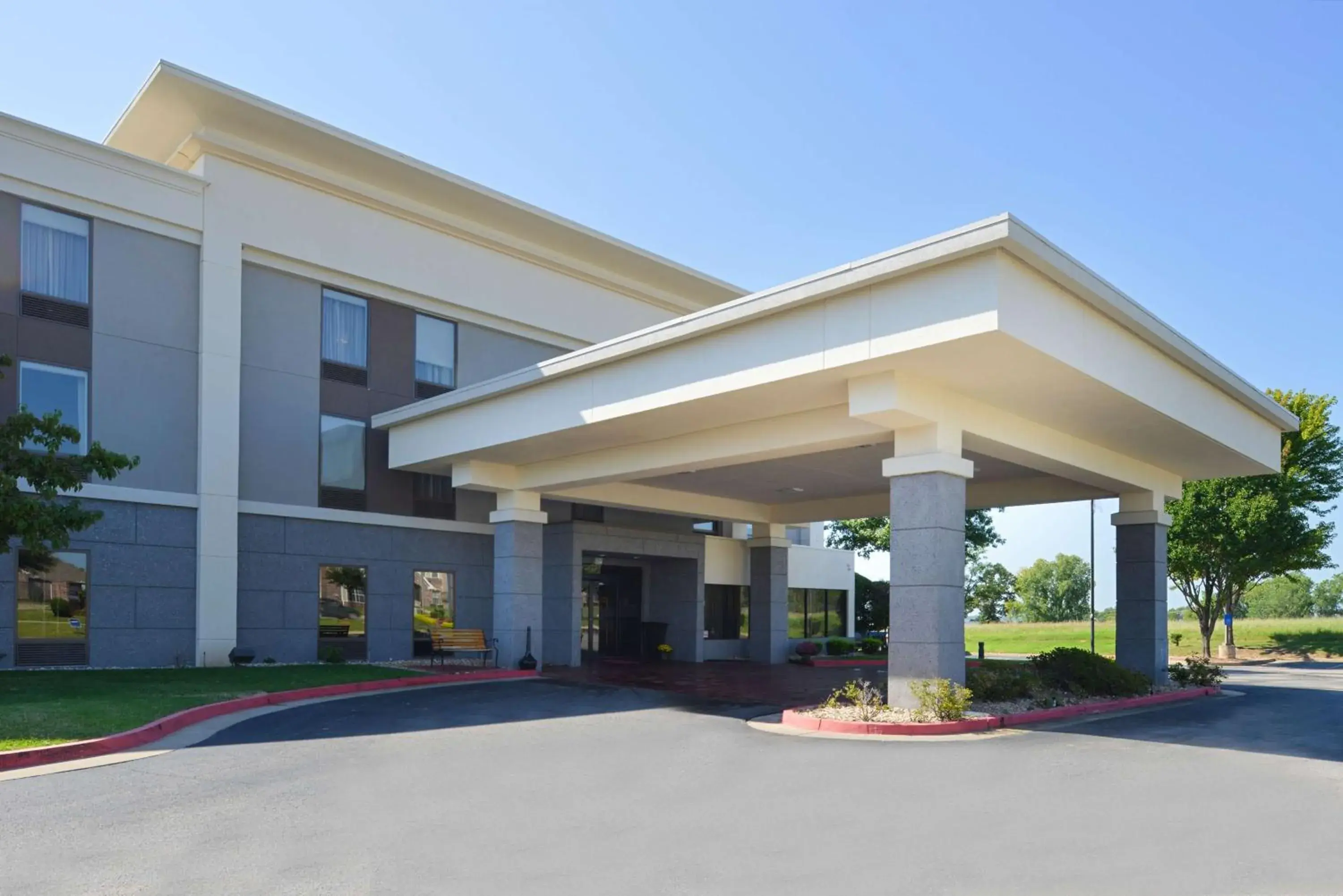 Property building in Hampton Inn Tulsa Sand Springs Property building in Hampton Inn Tulsa Sand Springs