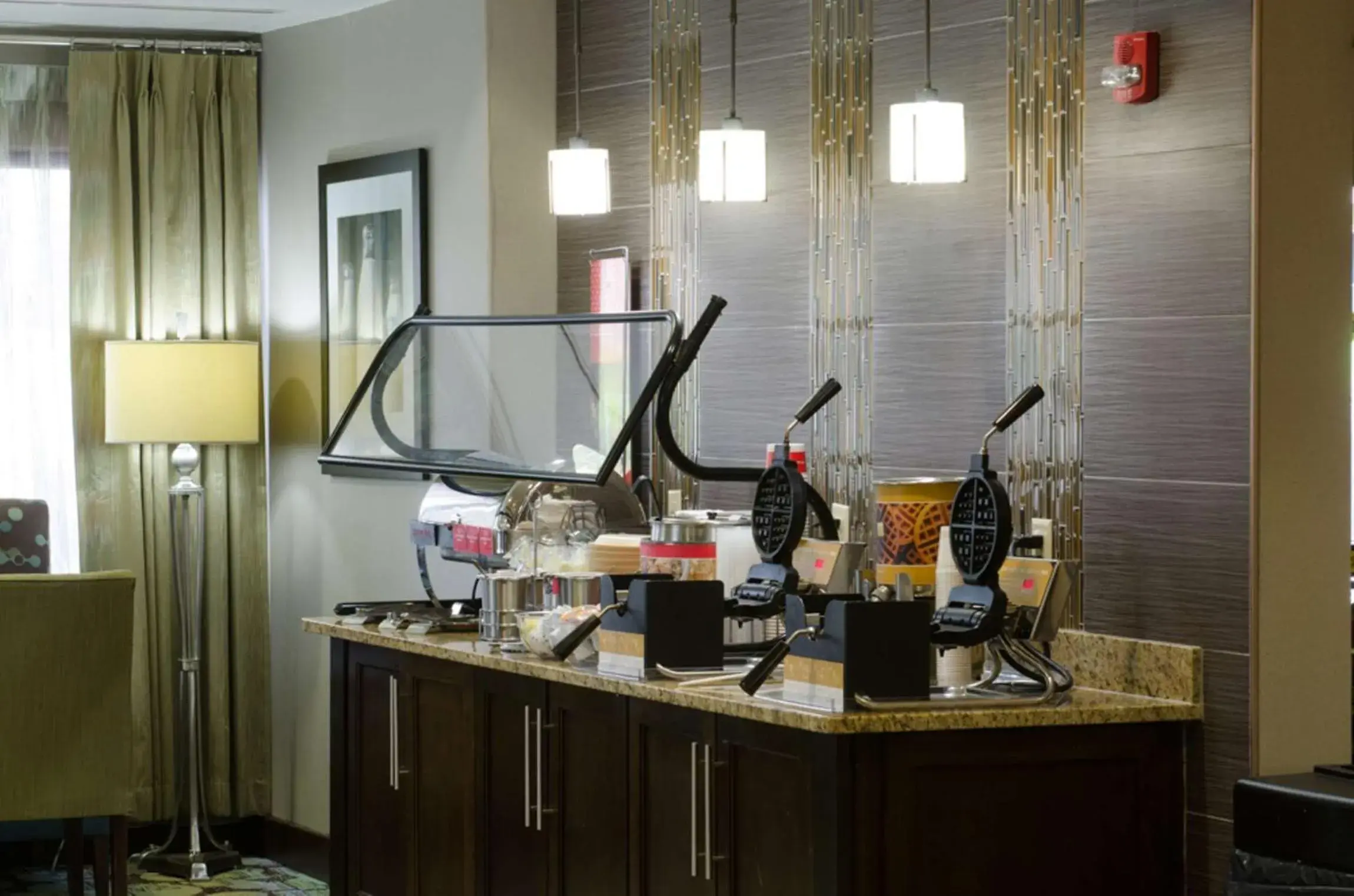 Lounge or bar in Hampton Inn Tulsa Sand Springs Lounge or bar in Hampton Inn Tulsa Sand Springs