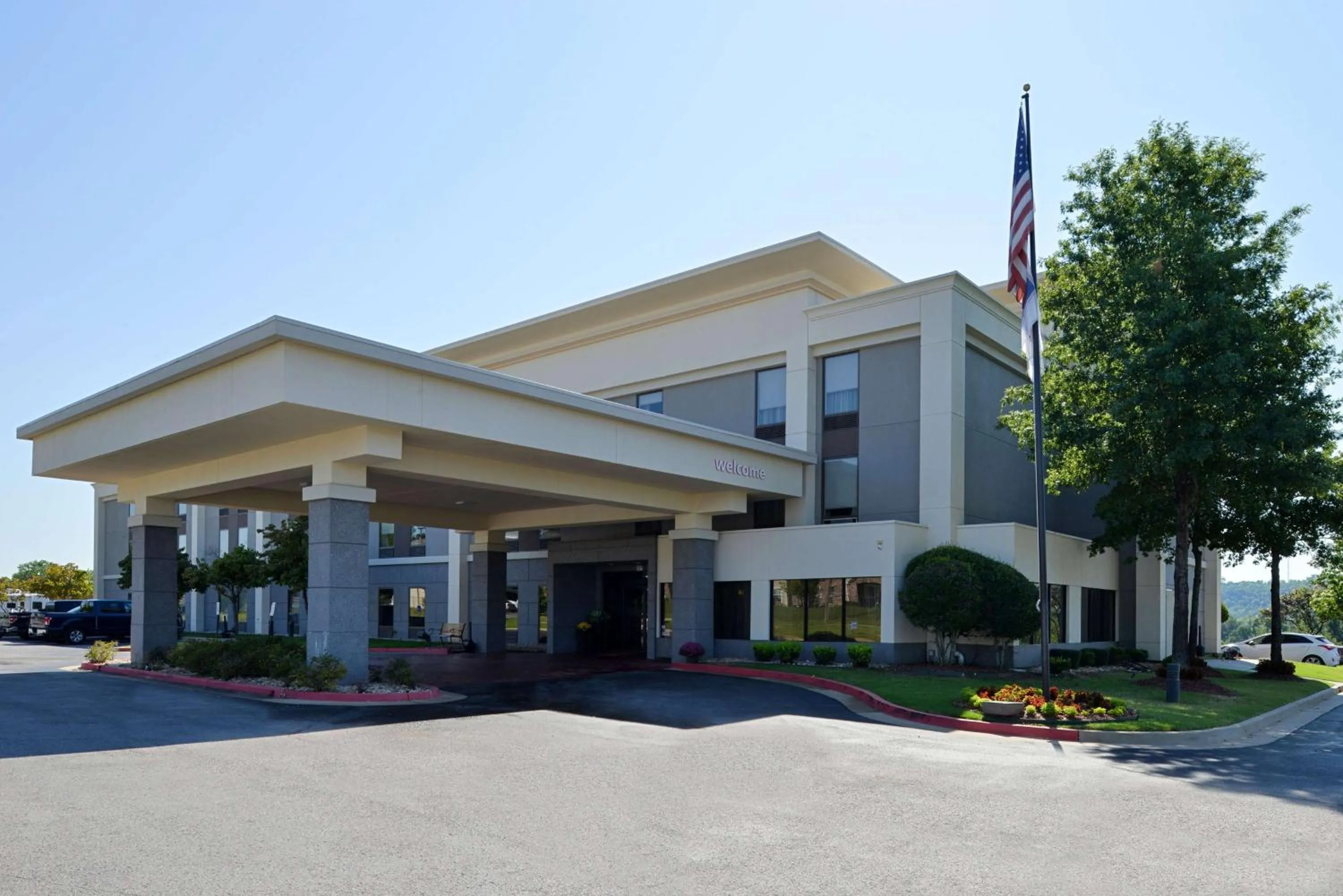 Property building in Hampton Inn Tulsa Sand Springs