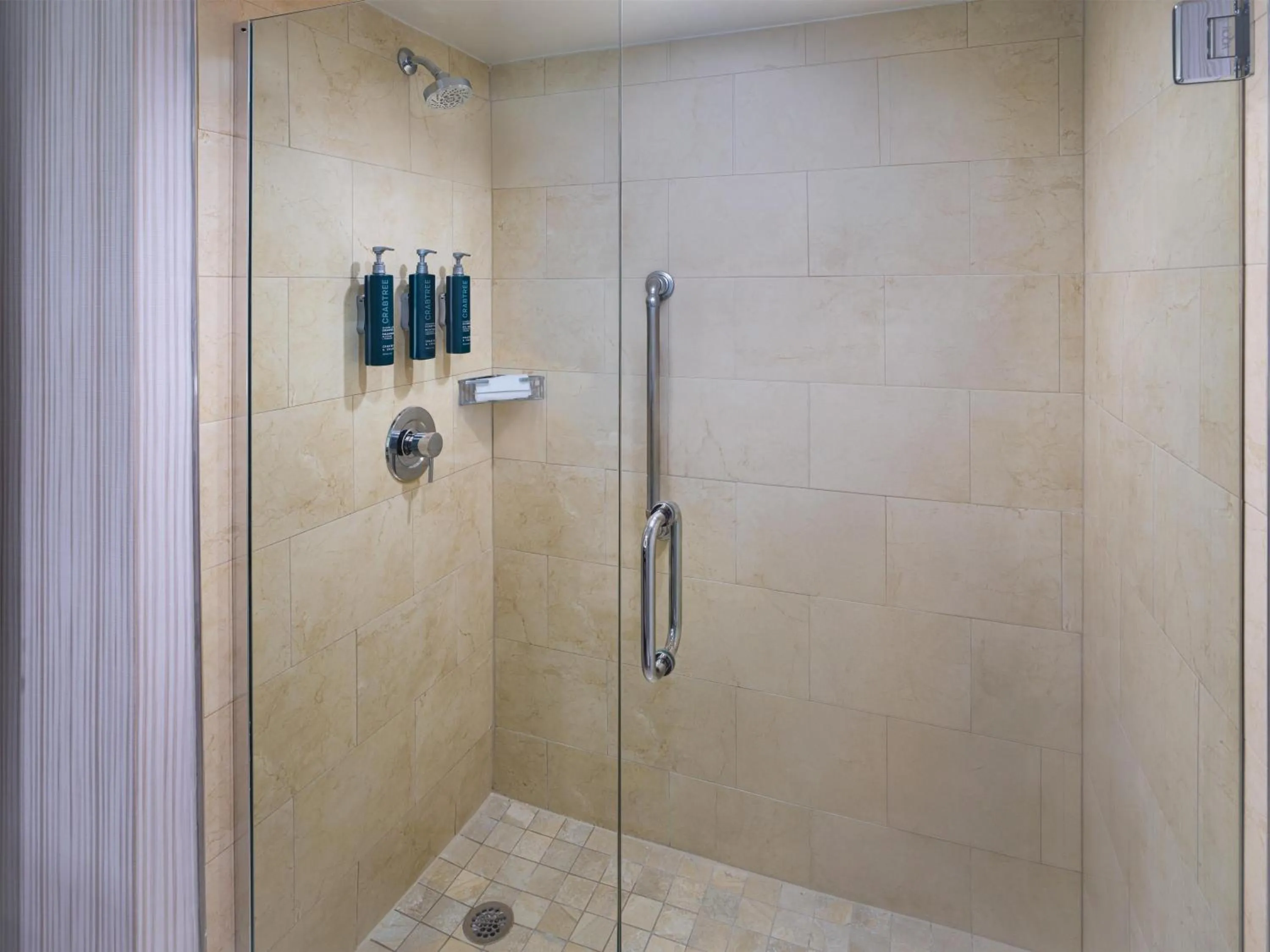 Bathroom in Hilton Washington DC/Rockville Hotel & Executive Meeting Center