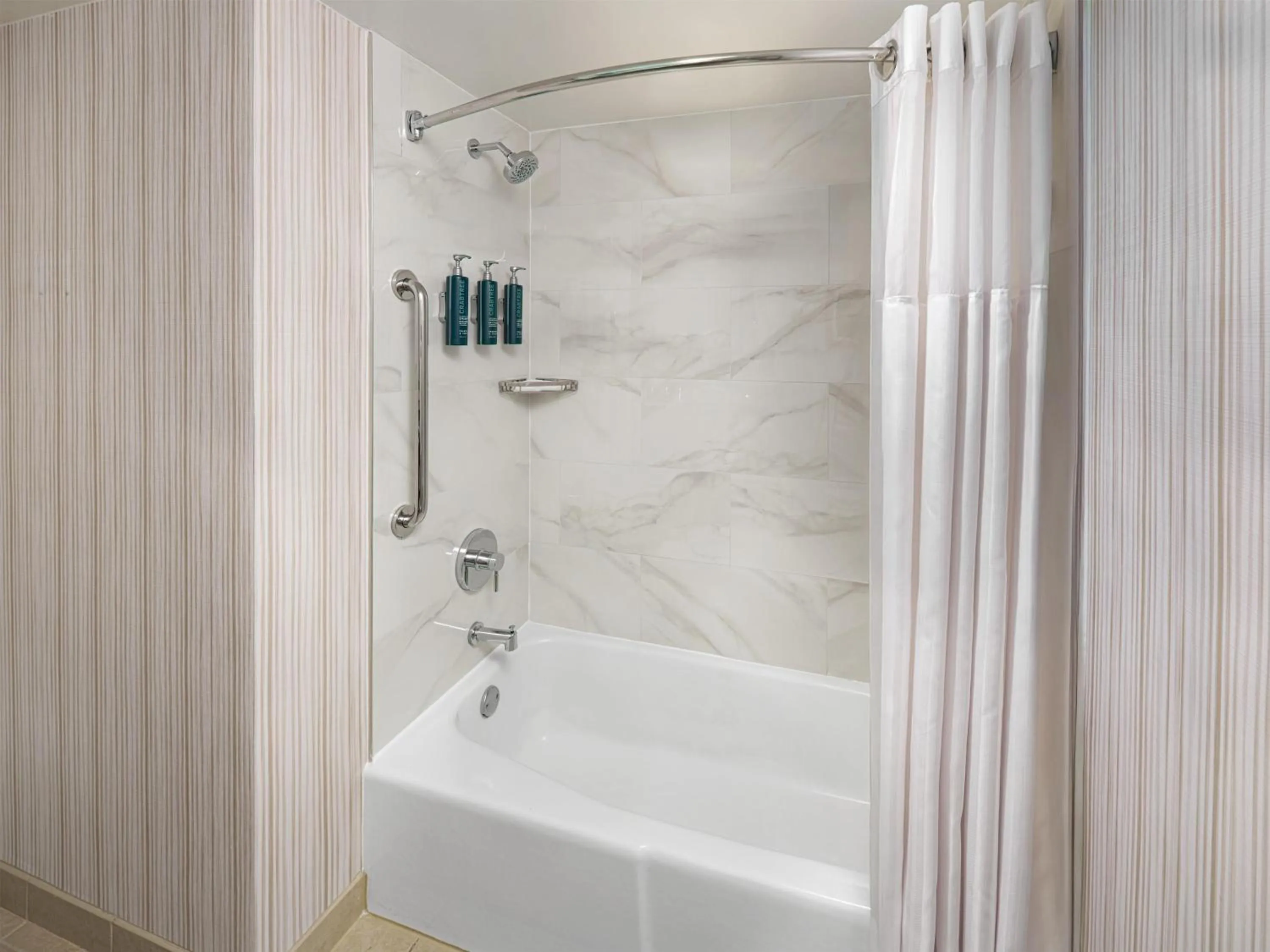 Bathroom in Hilton Washington DC/Rockville Hotel & Executive Meeting Center