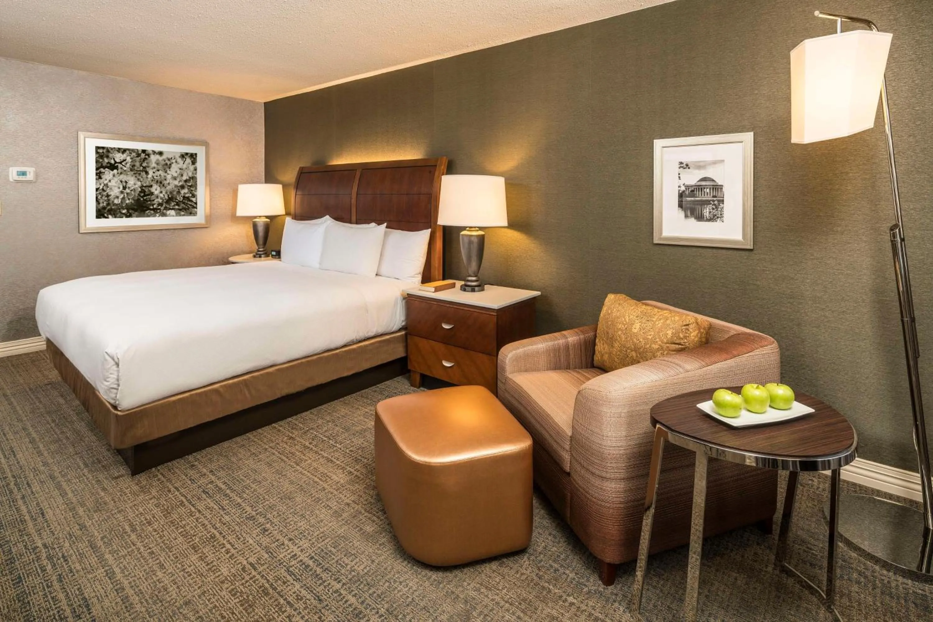 Bed in Hilton Washington DC/Rockville Hotel & Executive Meeting Center