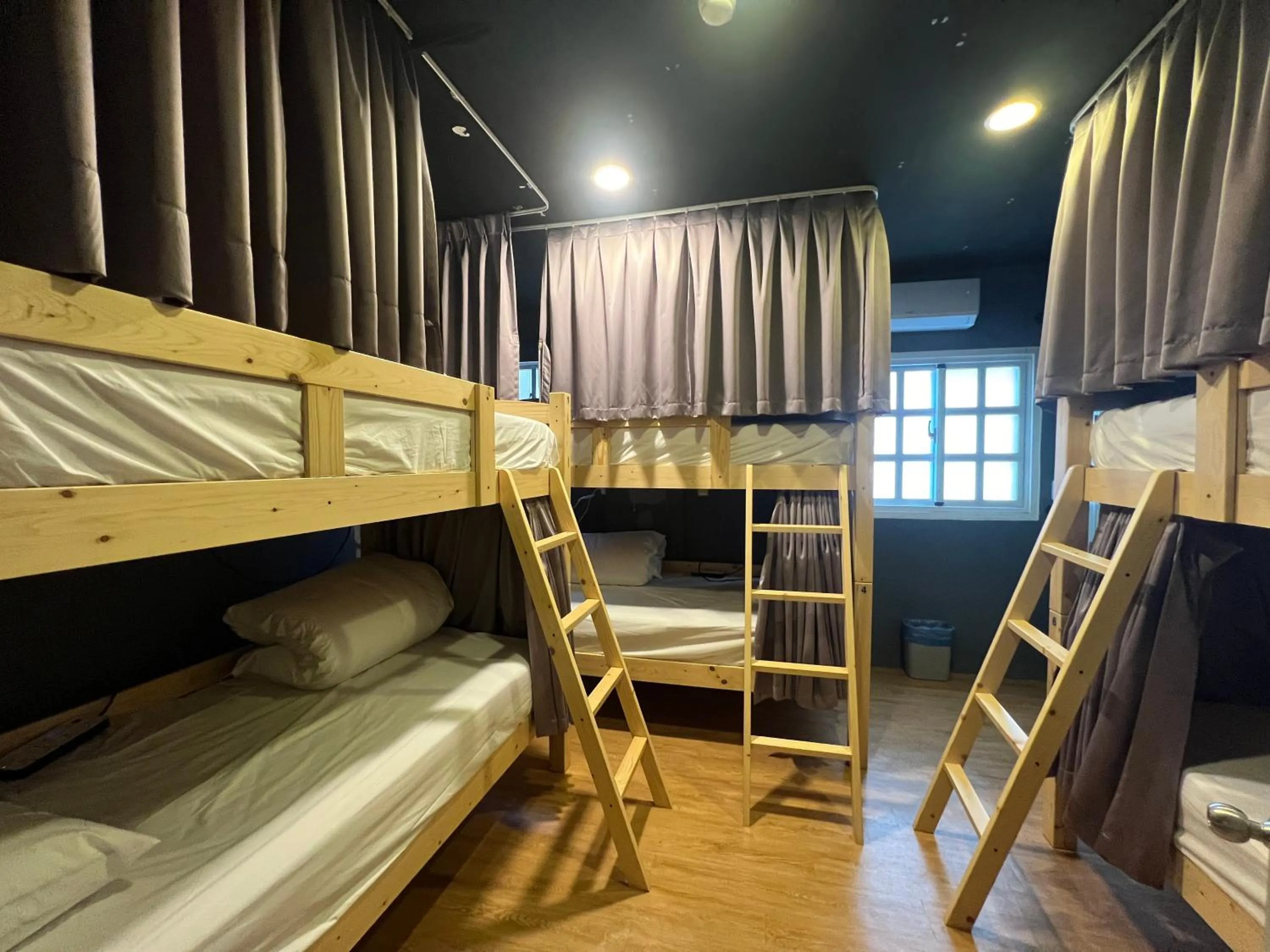 Photo of the whole room, Bed in Mu-In Hotel