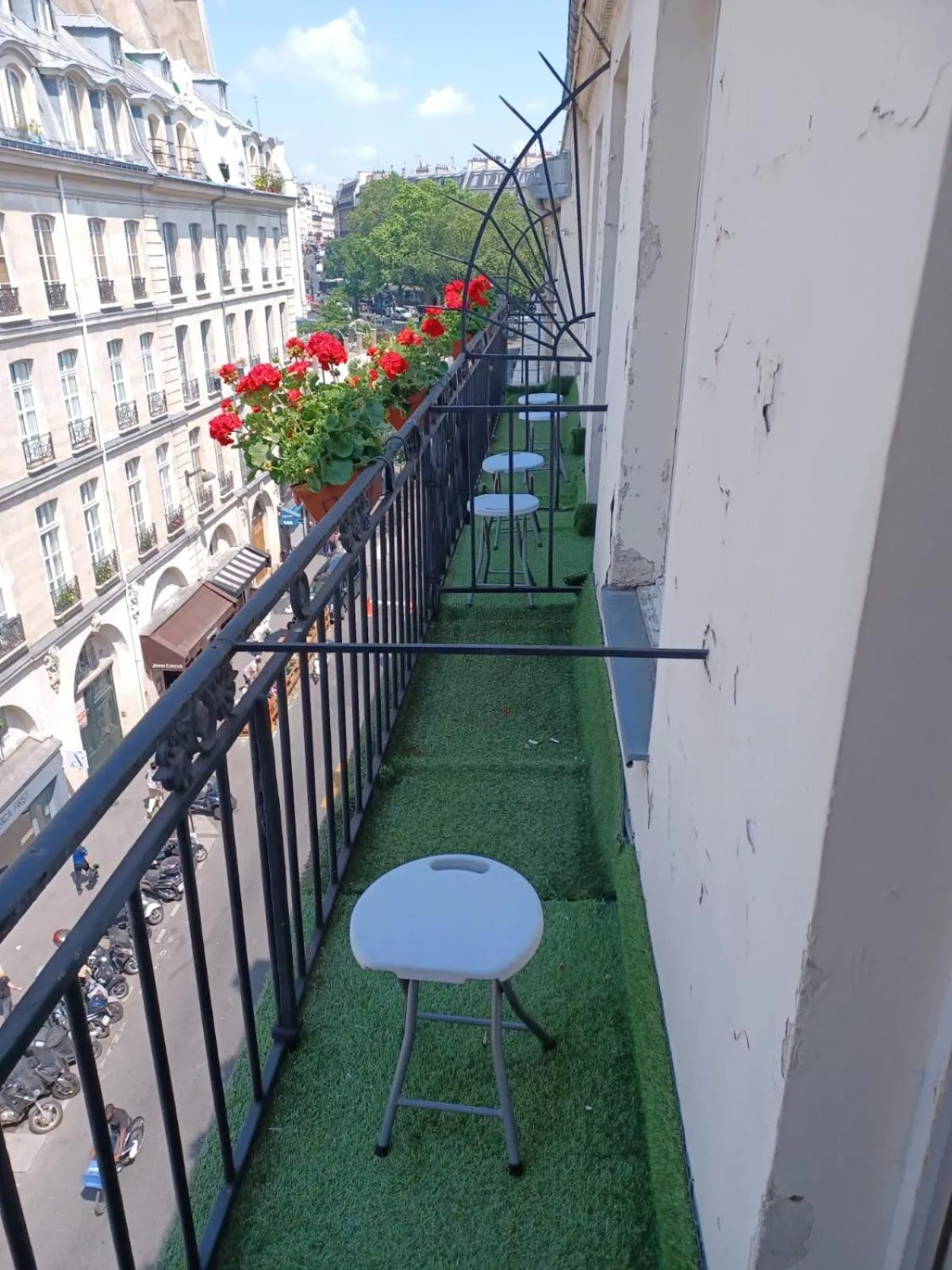 Property building in Hôtel de Bordeaux