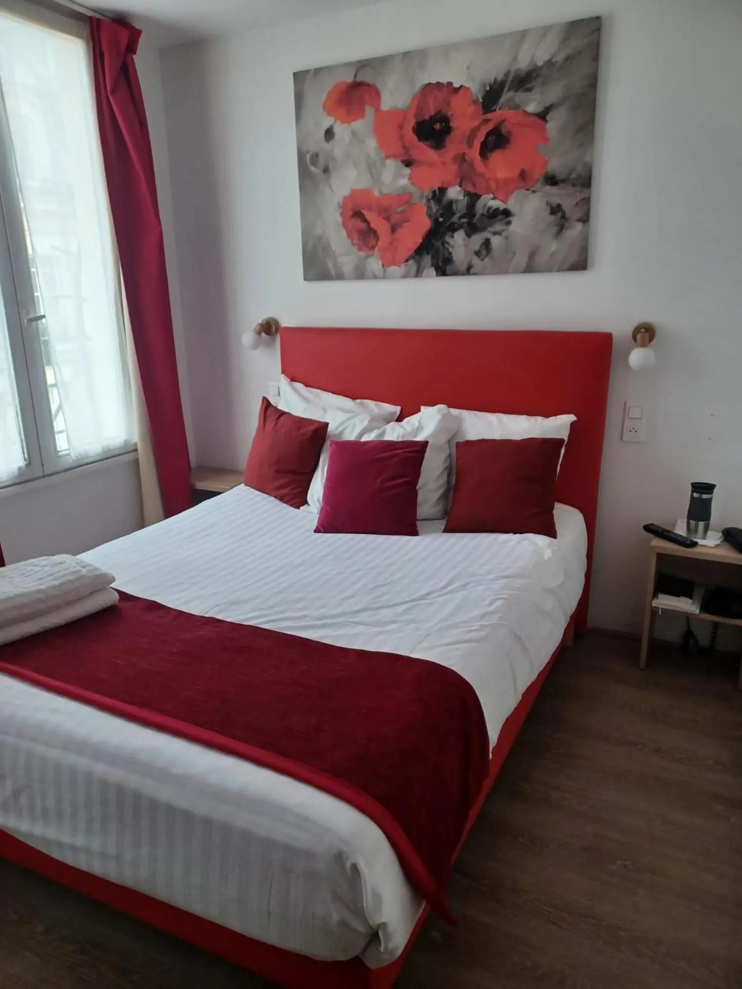 Bed in Hôtel de Bordeaux