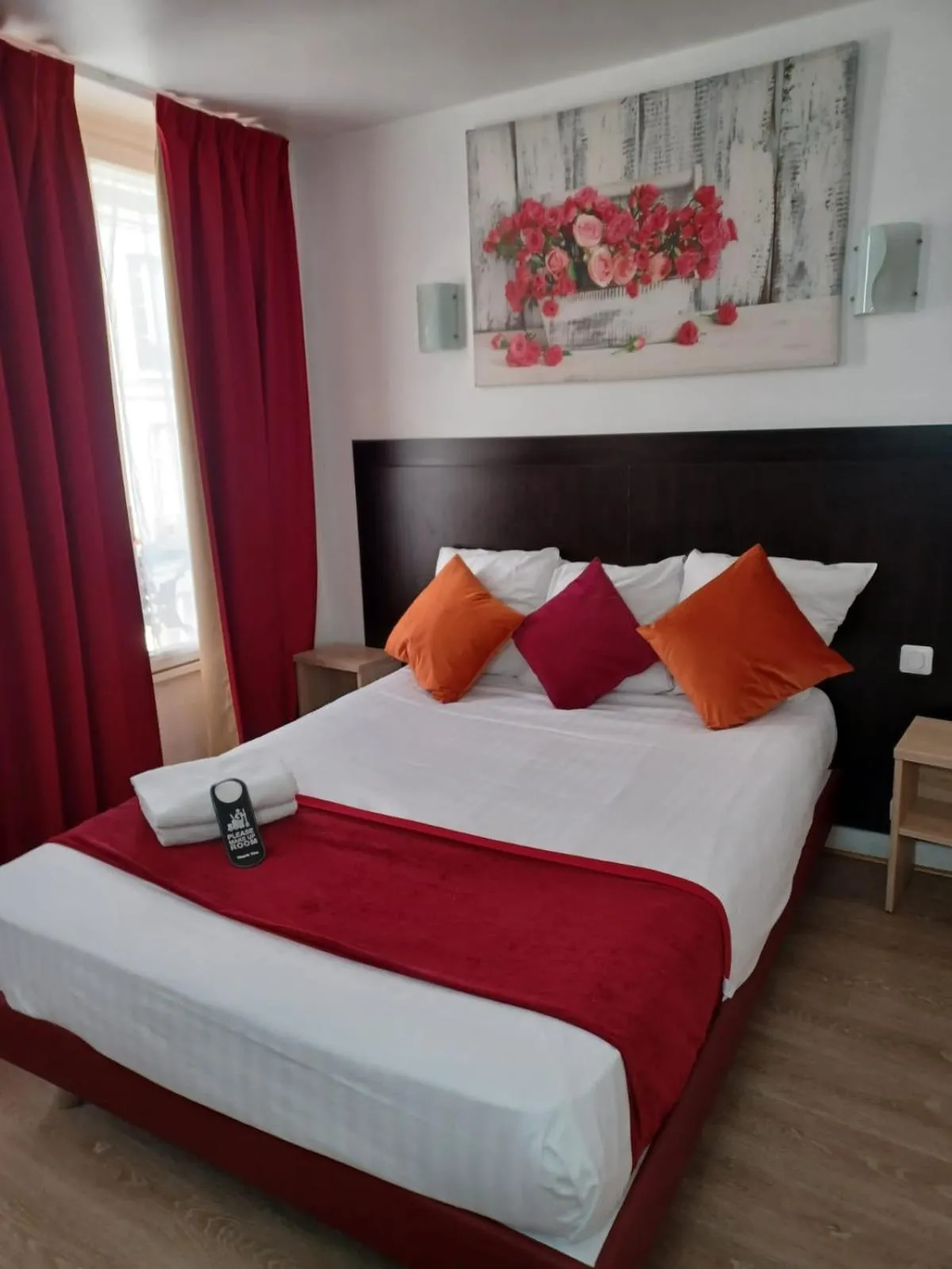 Bed in Hôtel de Bordeaux