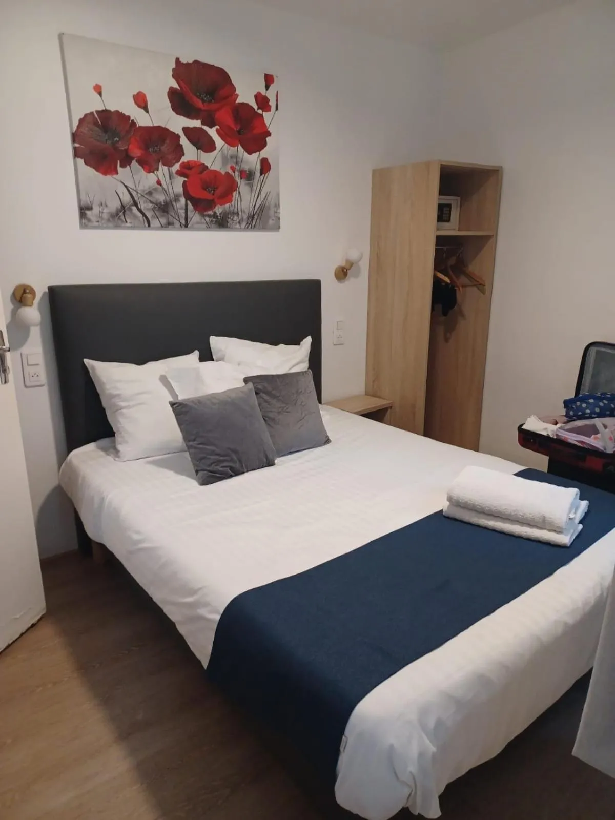 Bed in Hôtel de Bordeaux